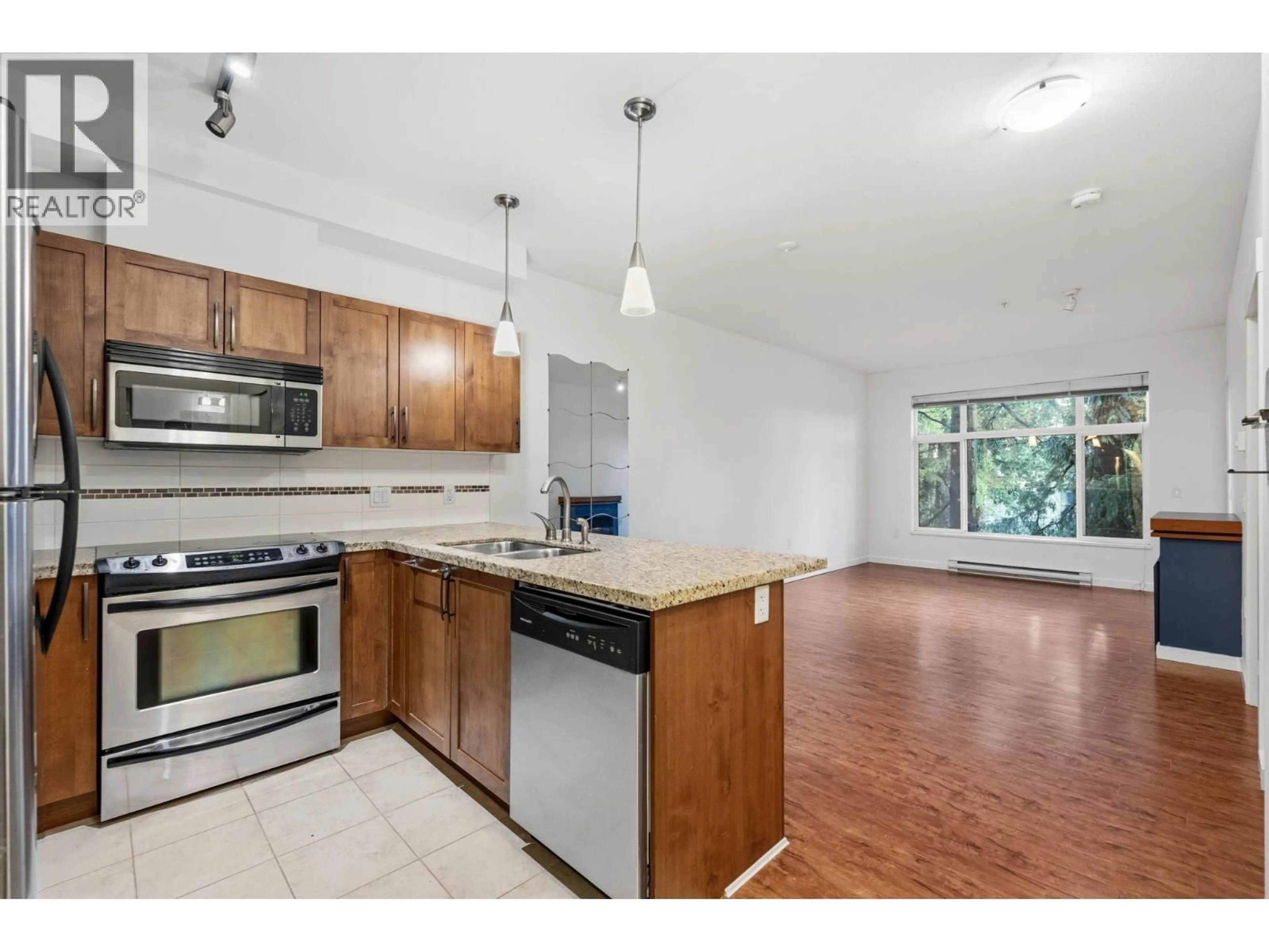 Open concept kitchen, unknown for 309 - 11950 HARRIS ROAD, Pitt Meadows British Columbia V3Y0B7