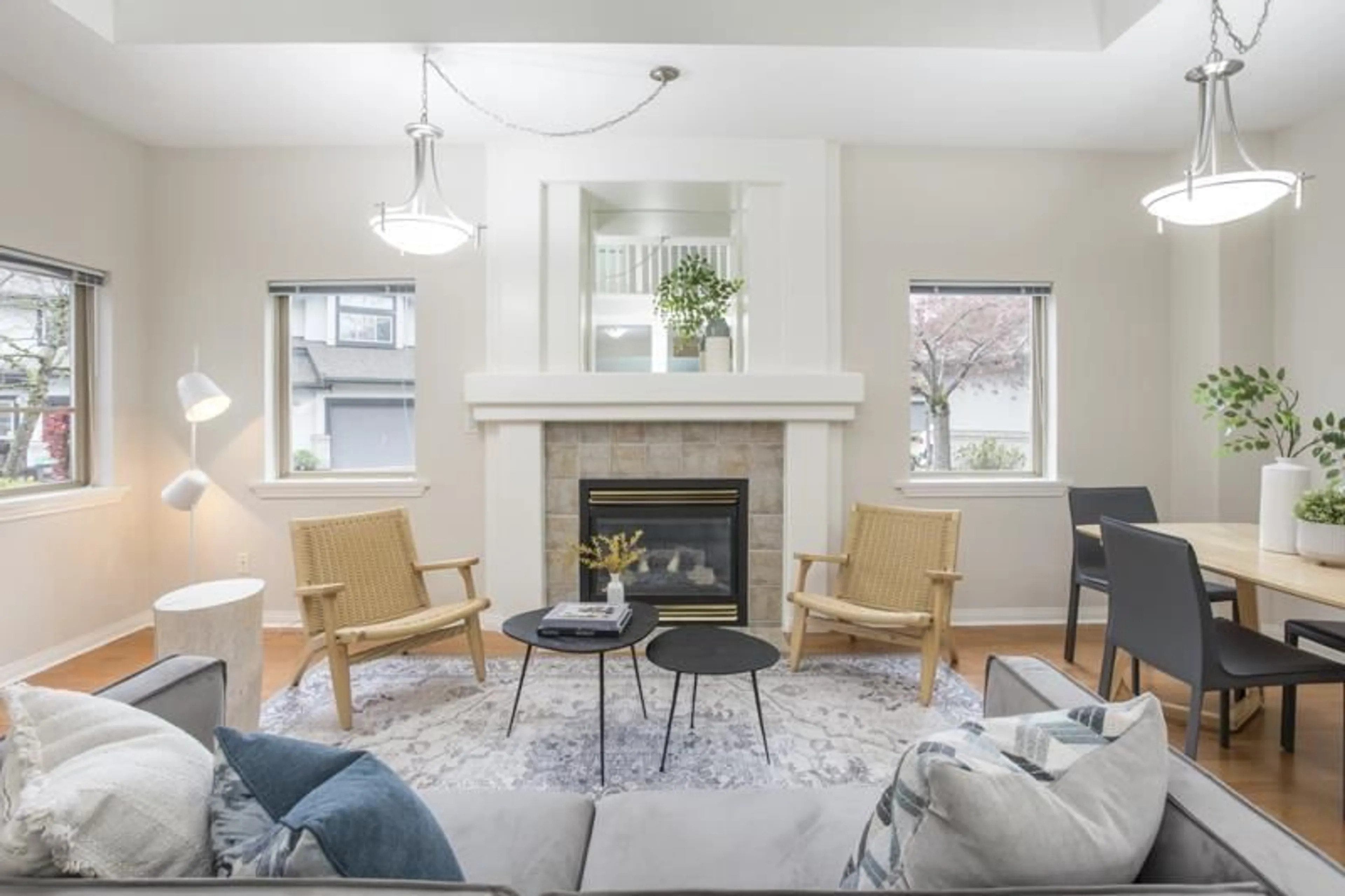 Living room with furniture, unknown for 7 - 3387 KING GEORGE BOULEVARD, Surrey British Columbia V4P1B7