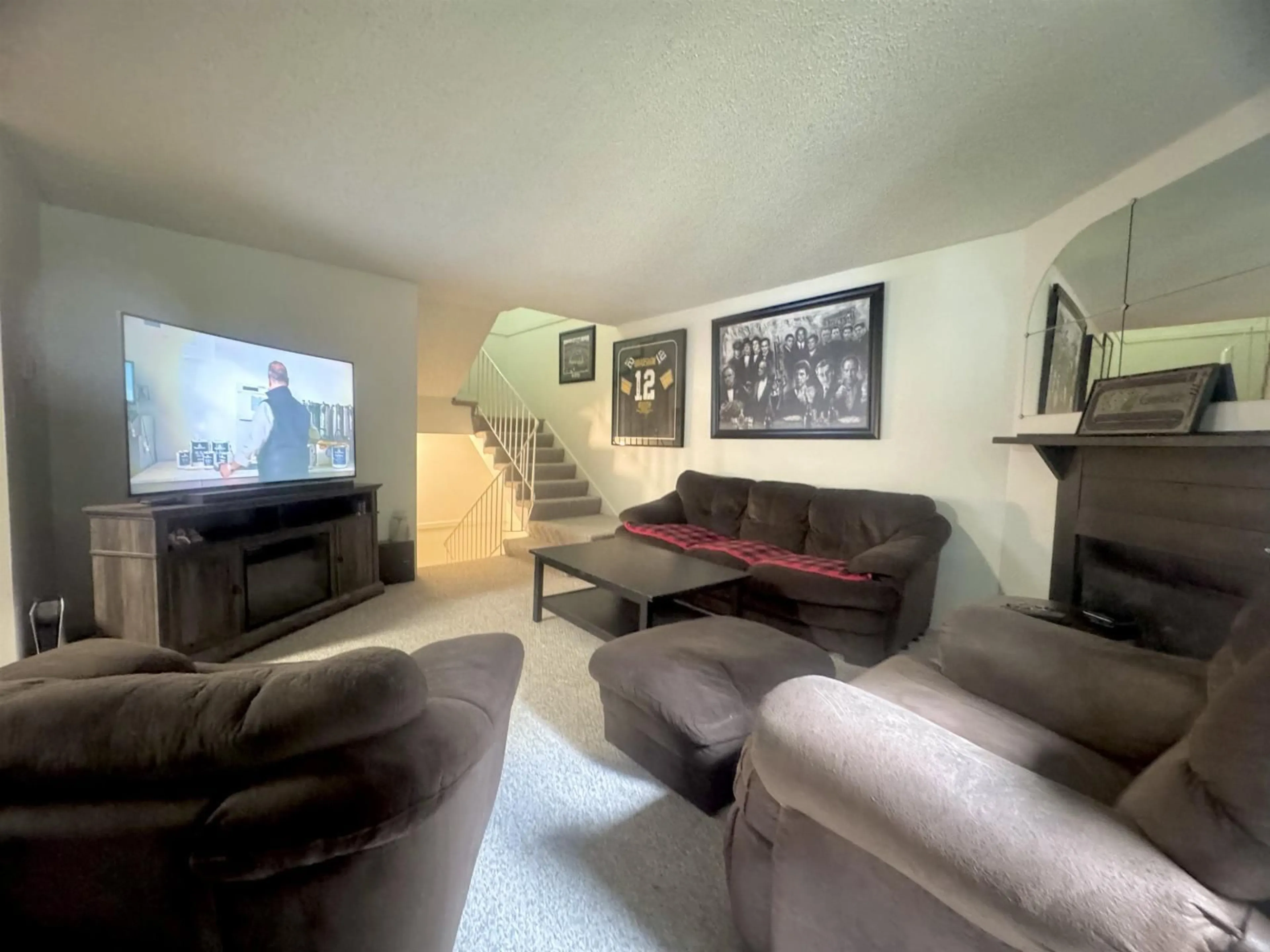 Living room with furniture, unknown for 10589 HOLLY PARK LANE, Surrey British Columbia V3R6X8