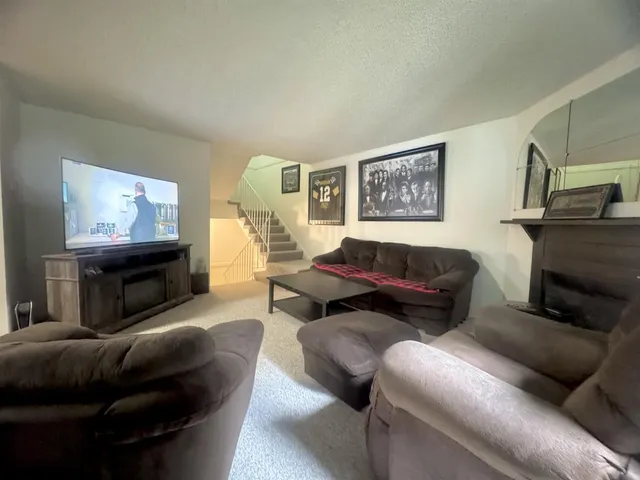 10589 HOLLY PARK LANE, Surrey 4