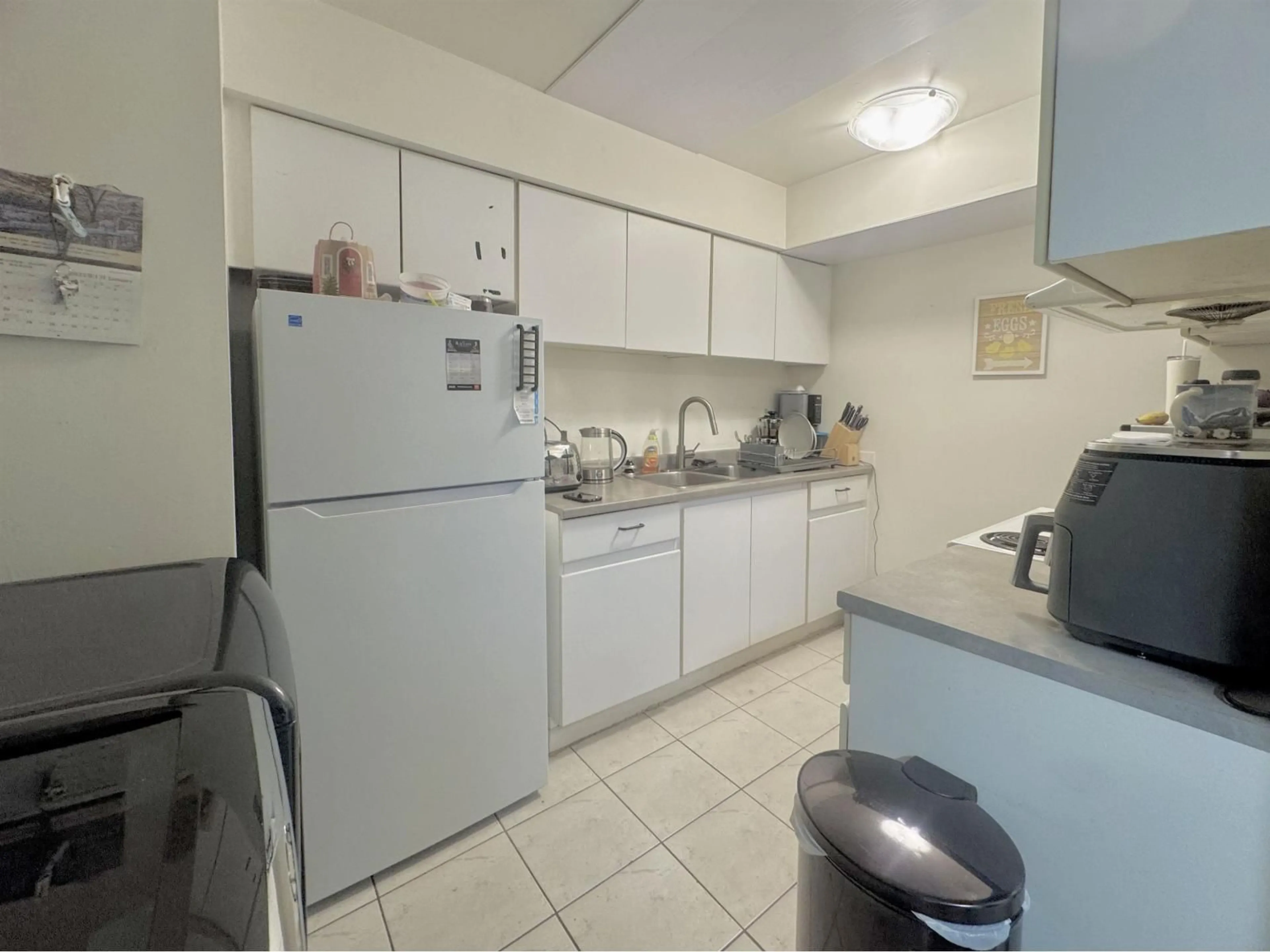 Standard kitchen, unknown for 10589 HOLLY PARK LANE, Surrey British Columbia V3R6X8