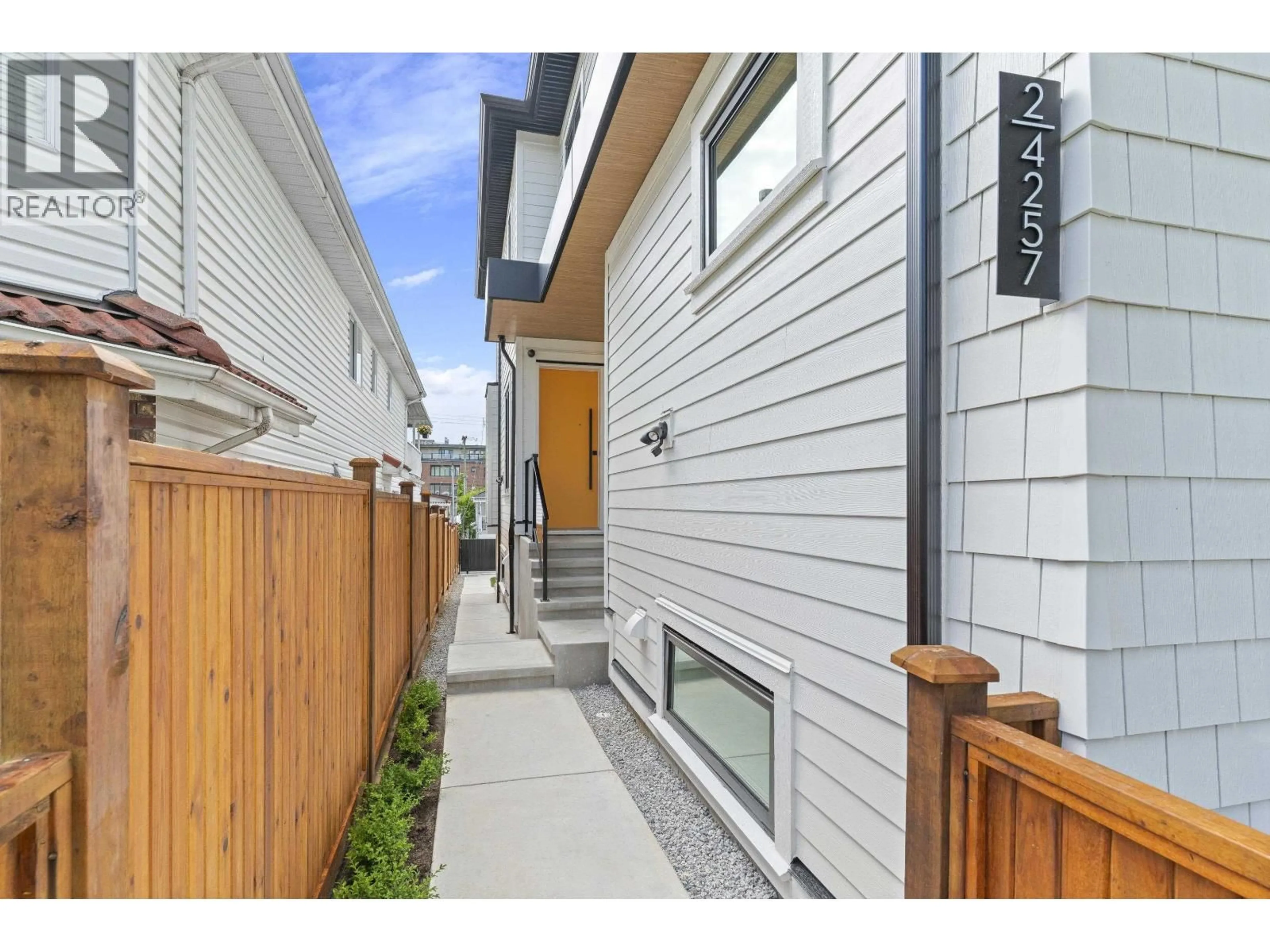 Unknown for 2 - 4257 BEATRICE STREET, Vancouver British Columbia V5N4H9