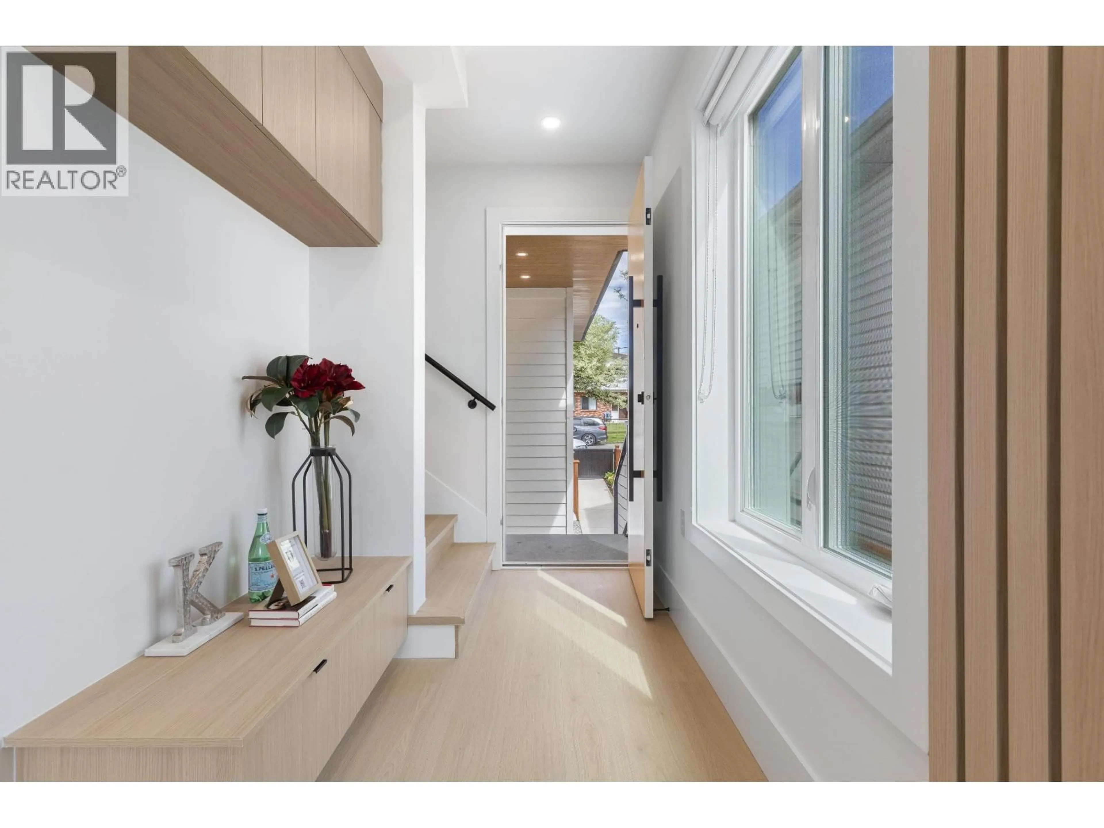 Indoor entryway for 2 - 4257 BEATRICE STREET, Vancouver British Columbia V5N4H9