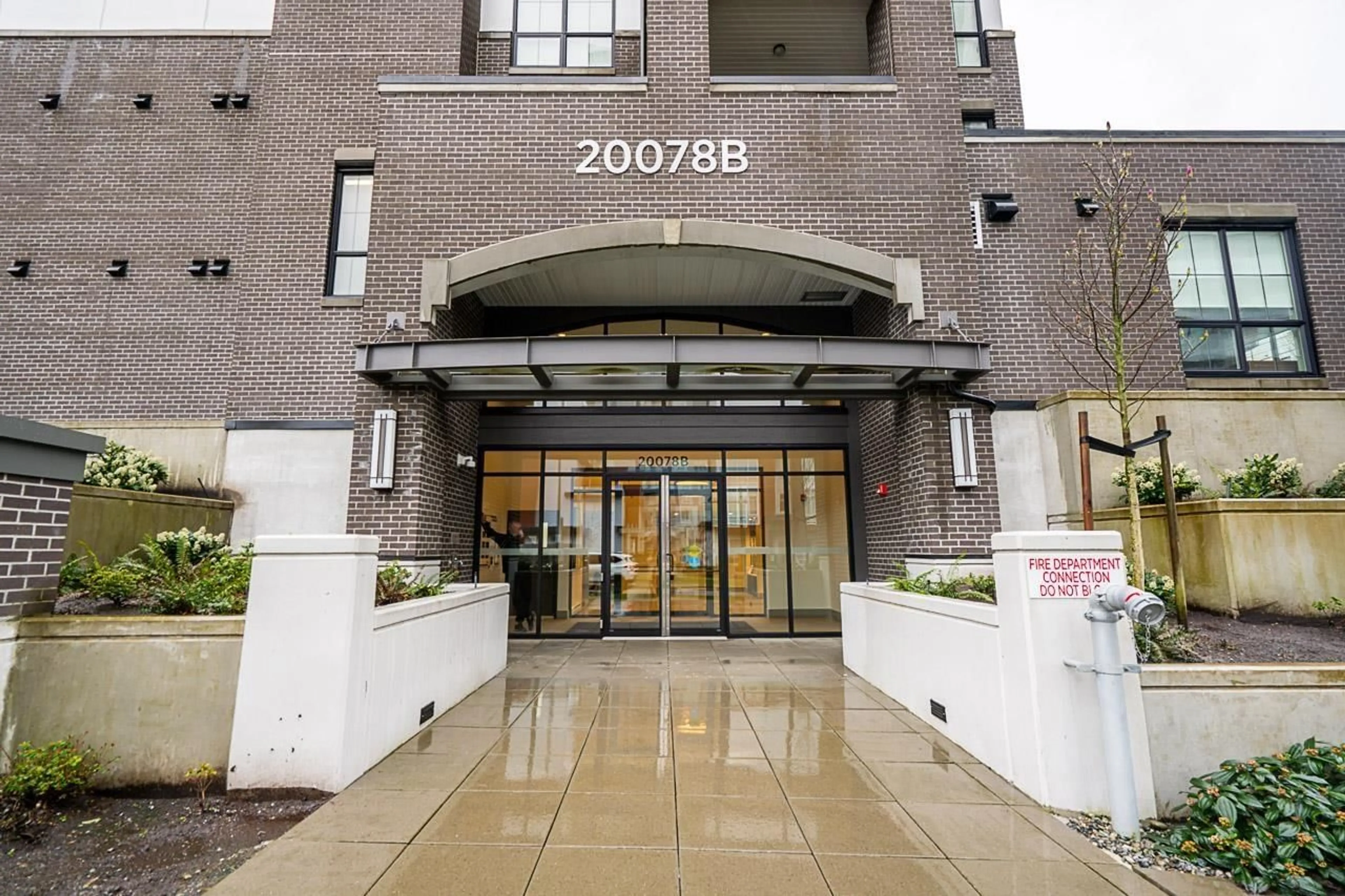 Indoor foyer for B607 - 20078 85 AVENUE, Langley British Columbia V2Y3Z3