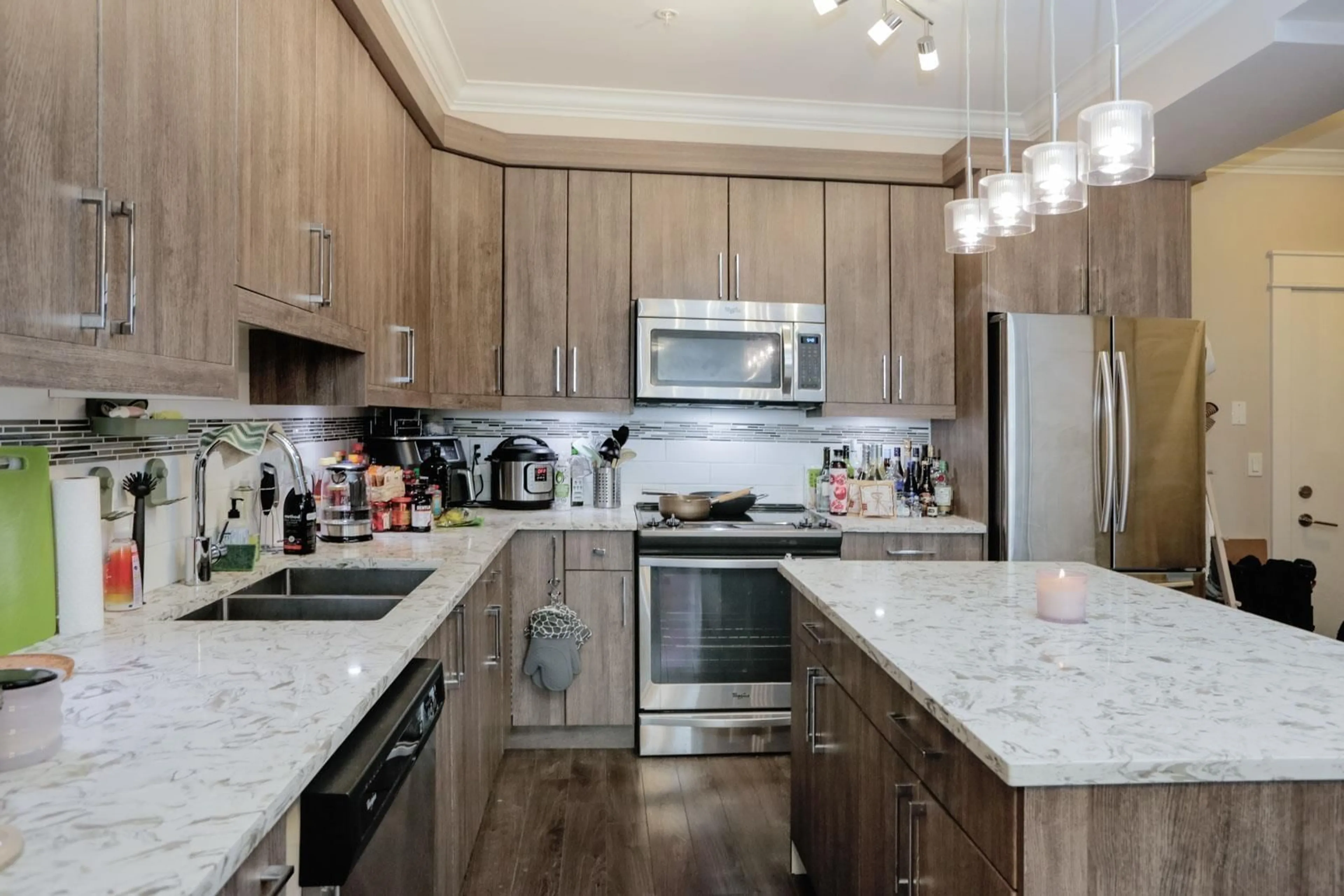 Open concept kitchen, unknown for 415 - 19228 64 AVENUE, Surrey British Columbia V3S7C9