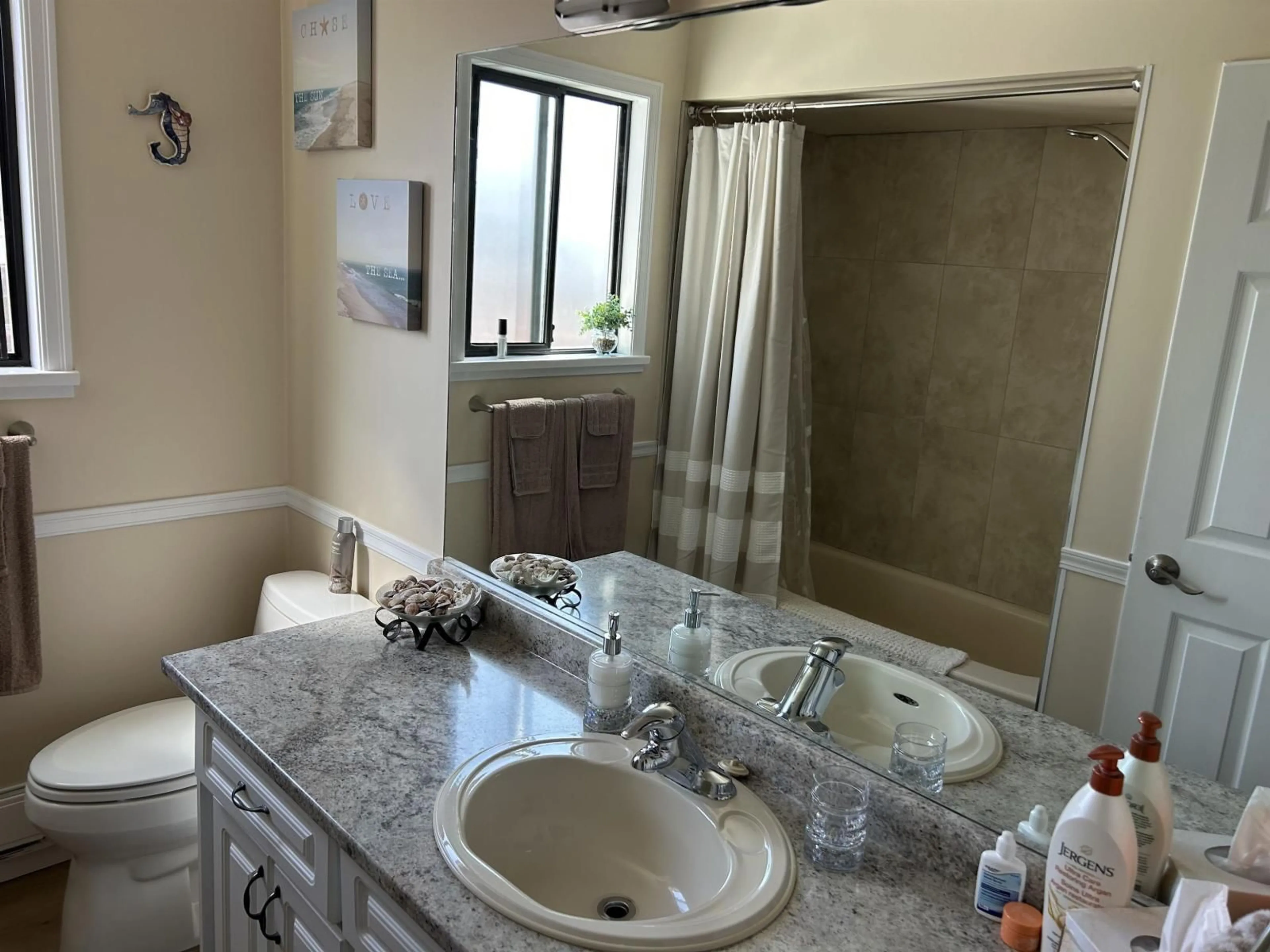 Standard bathroom, ceramic/tile floor for 32 - 32718 GARIBALDI DRIVE, Abbotsford British Columbia V2T5T6