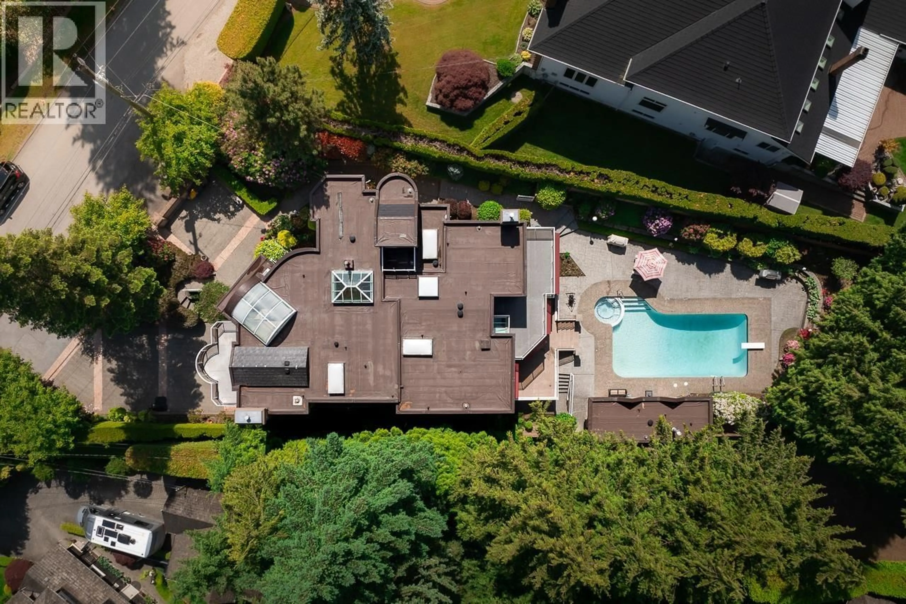 A pic from outside/outdoor area/front of a property/back of a property/a pic from drone, water/lake/river/ocean view for 5809 SPERLING AVENUE, Burnaby British Columbia V5E2T6