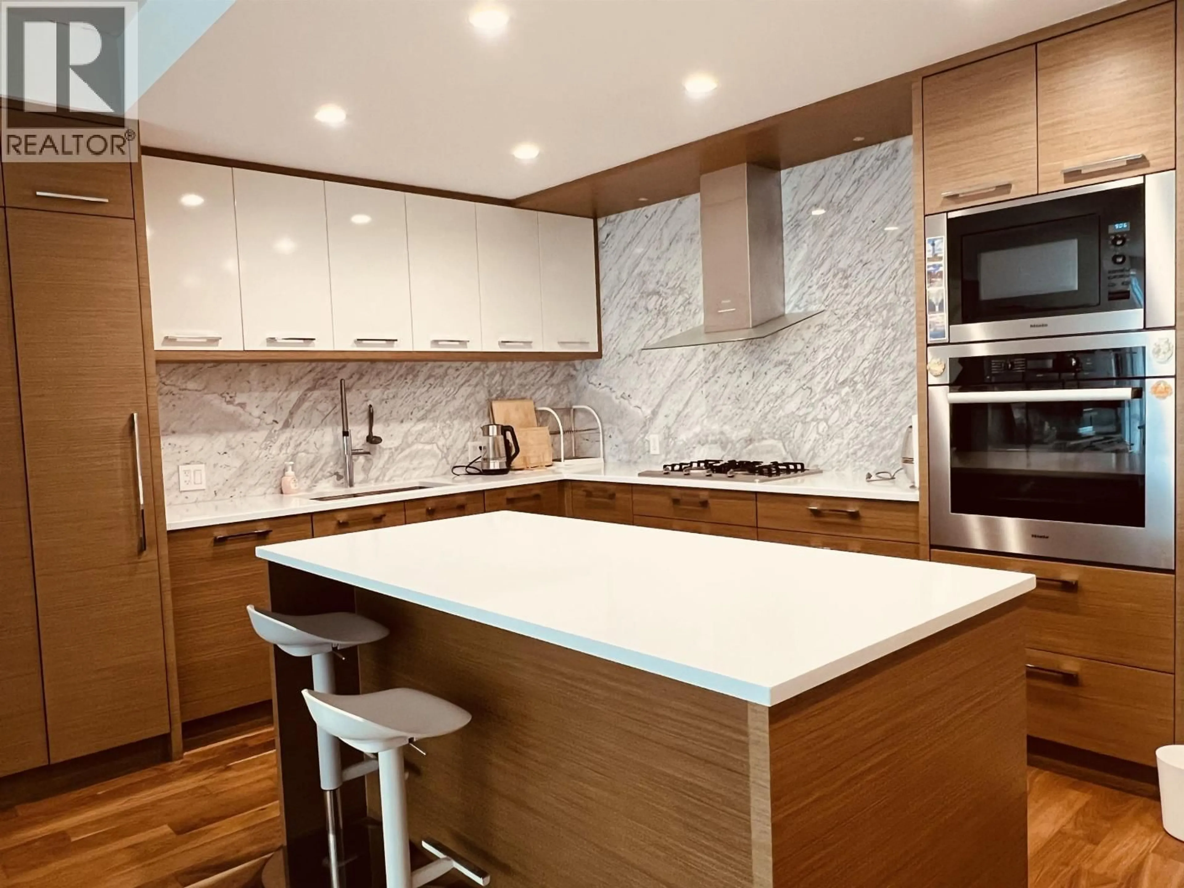 Contemporary kitchen, unknown for 1605 - 4360 BERESFORD STREET, Burnaby British Columbia V5C5A7