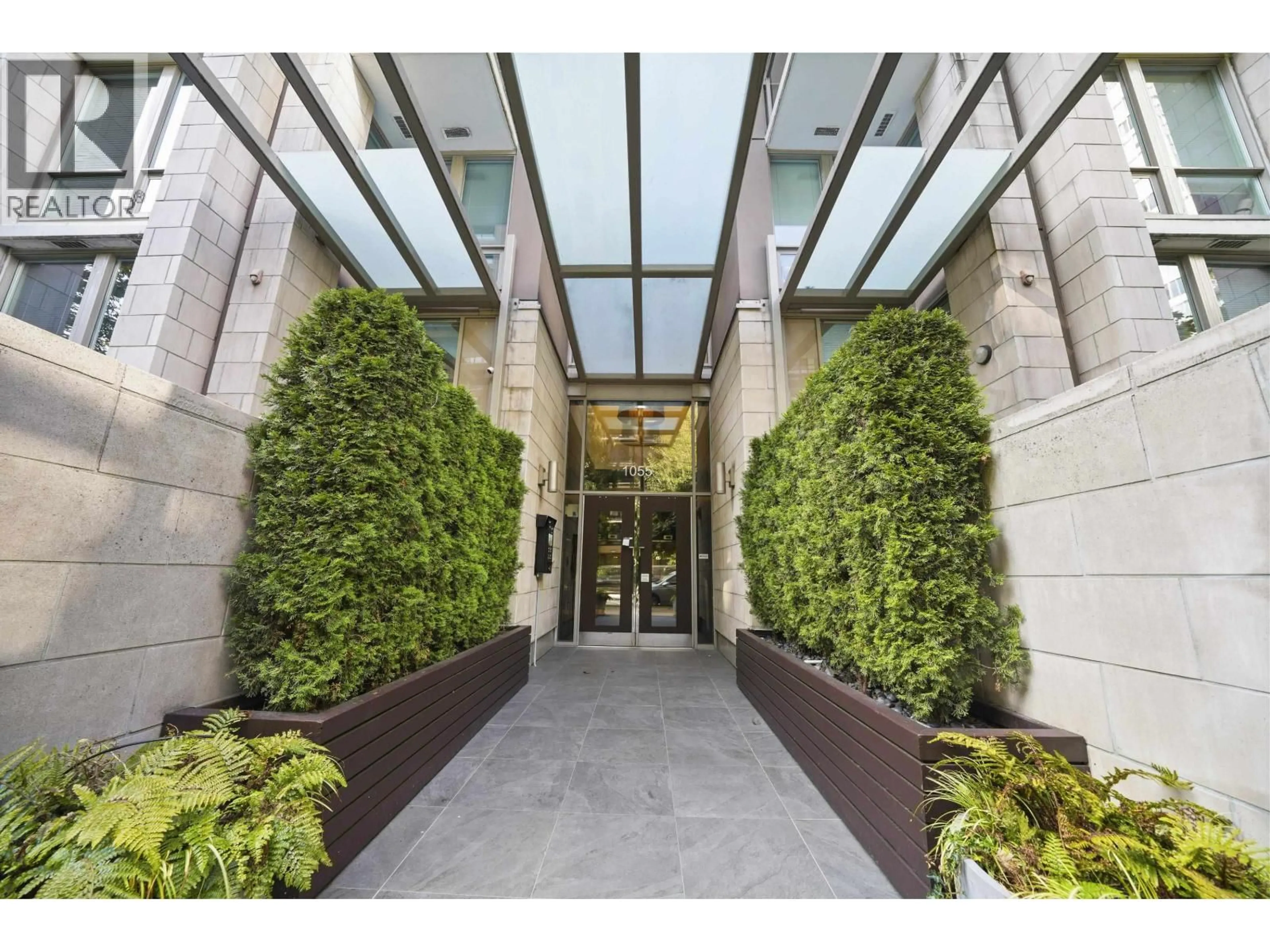 Indoor foyer for 1708 - 1055 RICHARDS STREET, Vancouver British Columbia V6B0C2