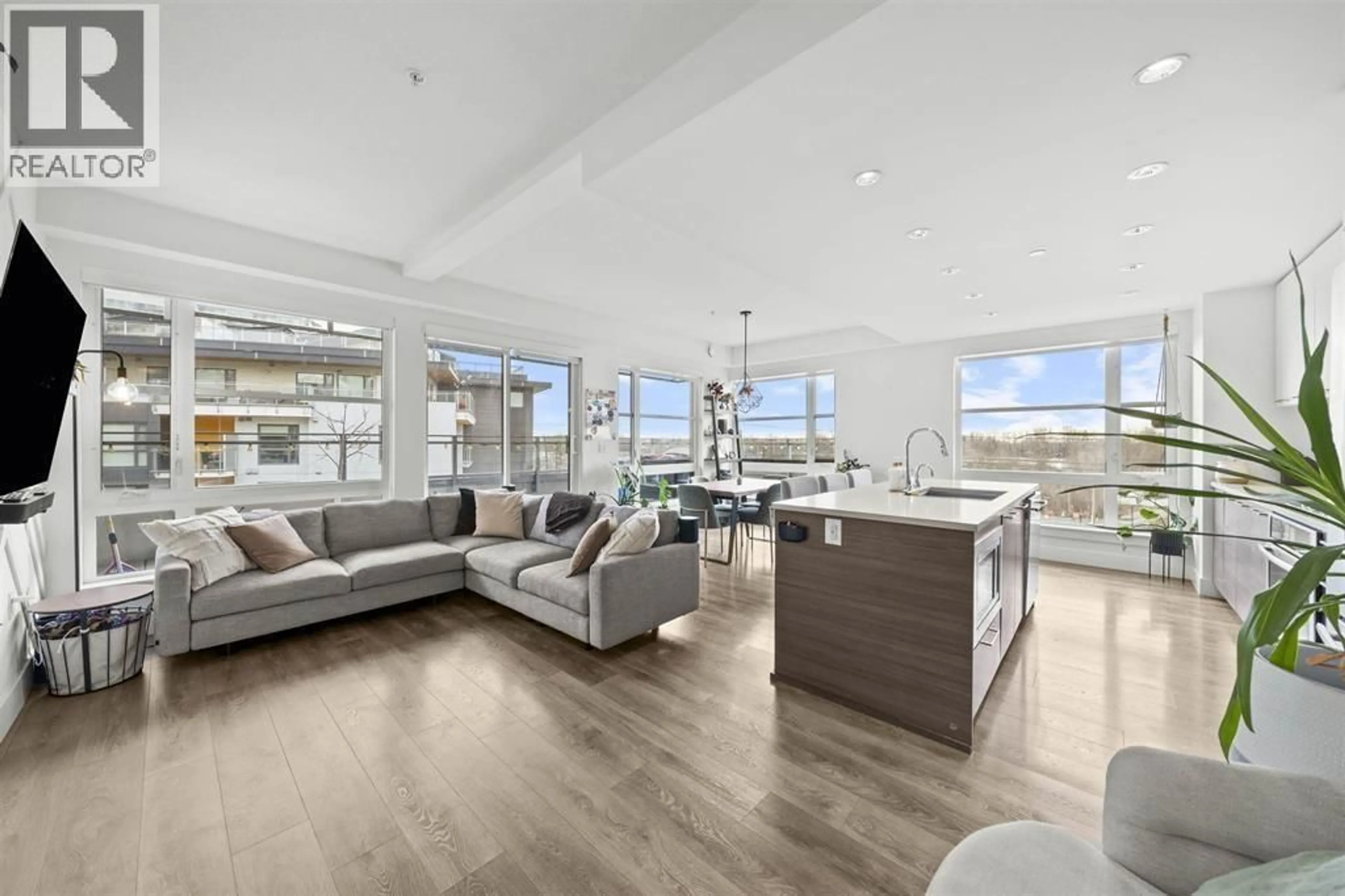 Open concept kitchen, unknown for 615 - 3488 SAWMILL CRESCENT, Vancouver British Columbia V5S0C7