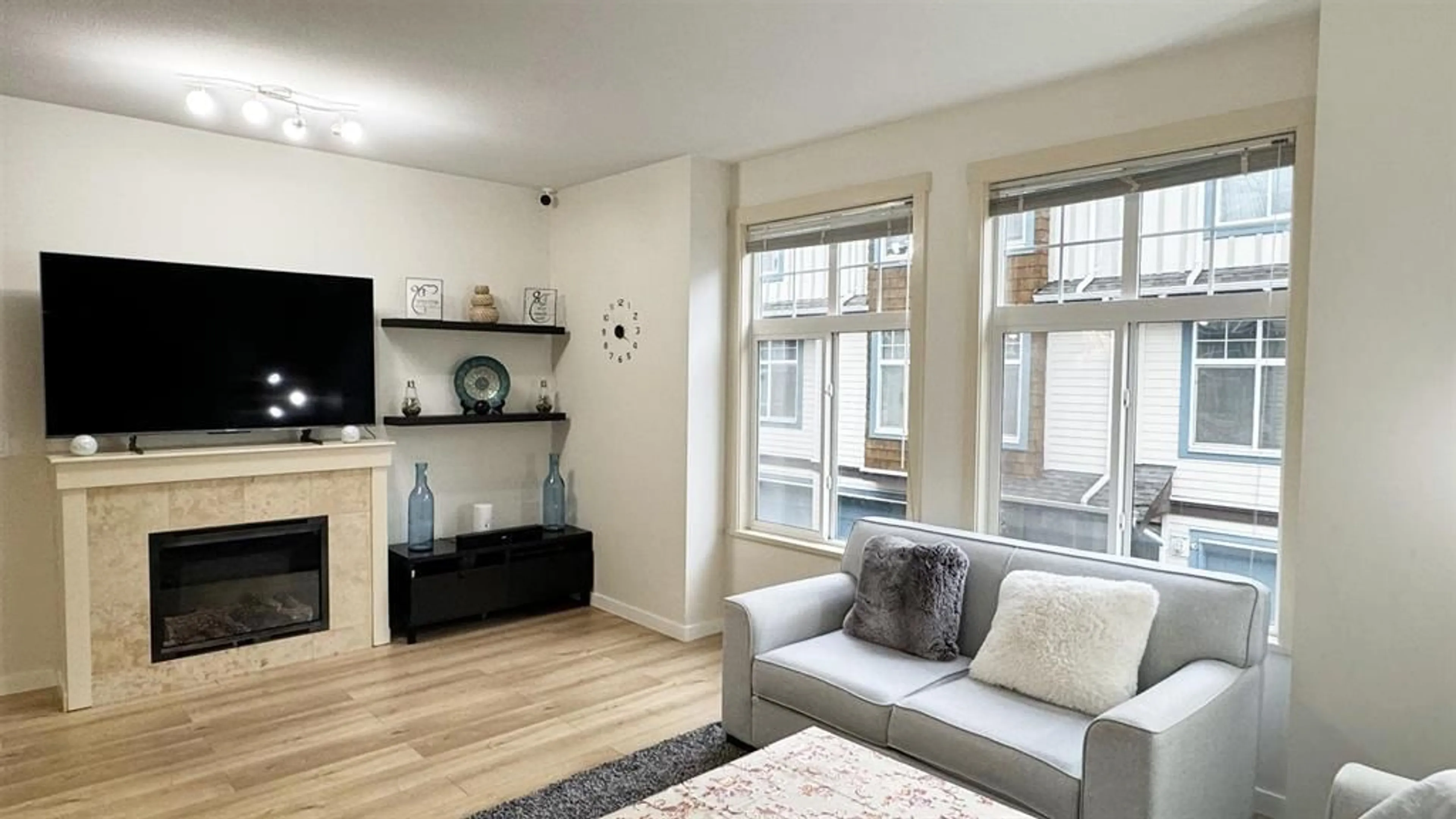 Living room with furniture, unknown for 15 - 16588 FRASER HIGHWAY, Surrey British Columbia V4N0G5