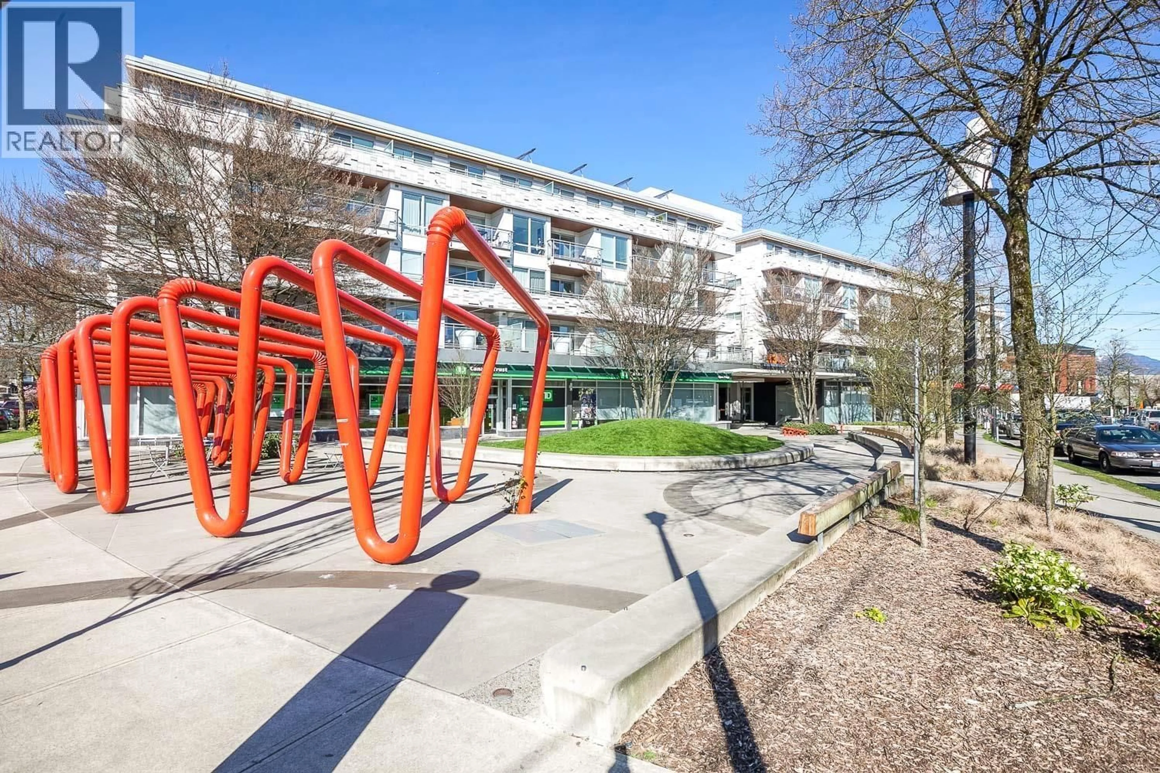 Patio, building for 520 - 3333 MAIN STREET, Vancouver British Columbia V5V3M8