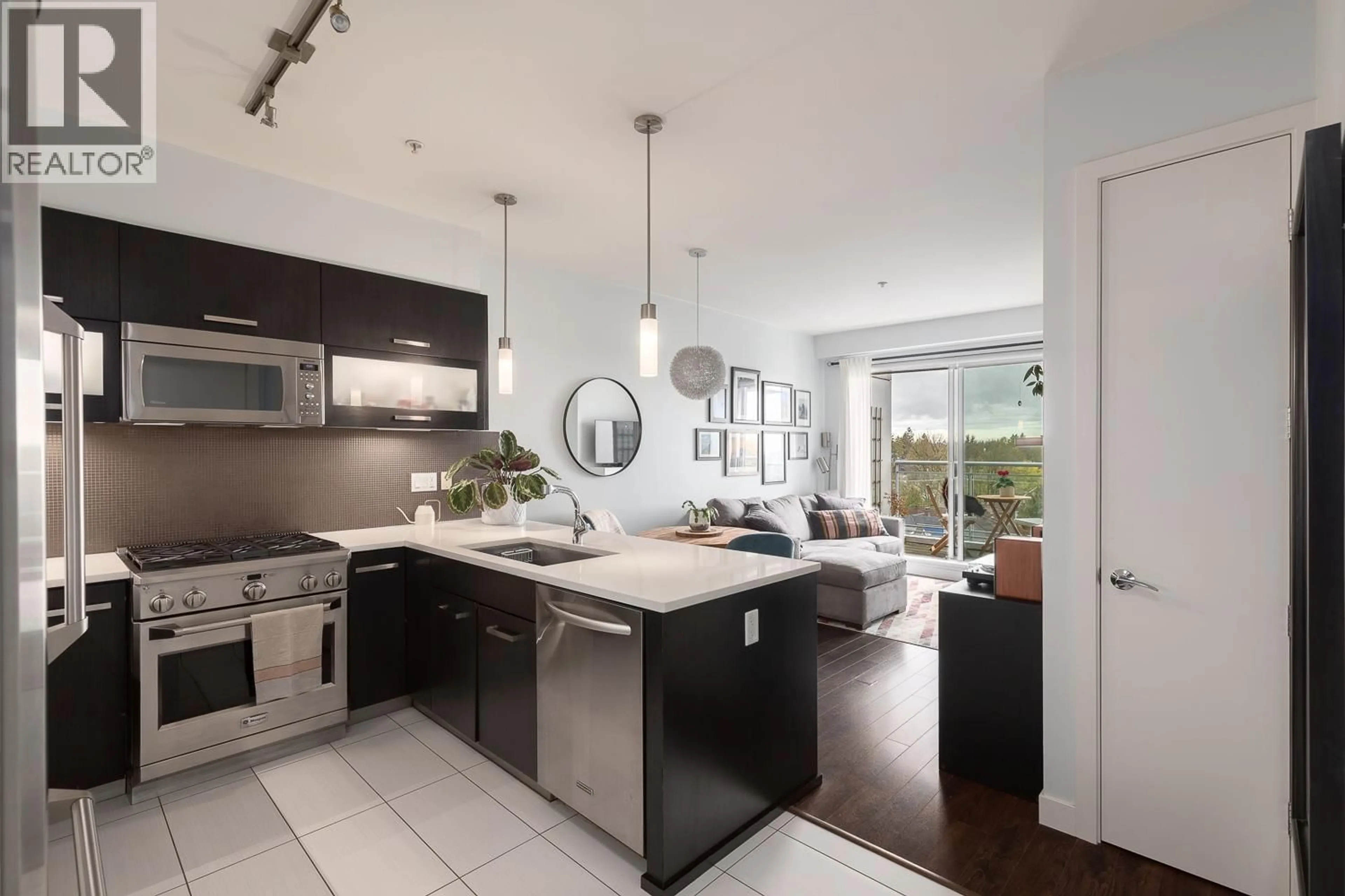 Open concept kitchen, unknown for 520 - 3333 MAIN STREET, Vancouver British Columbia V5V3M8