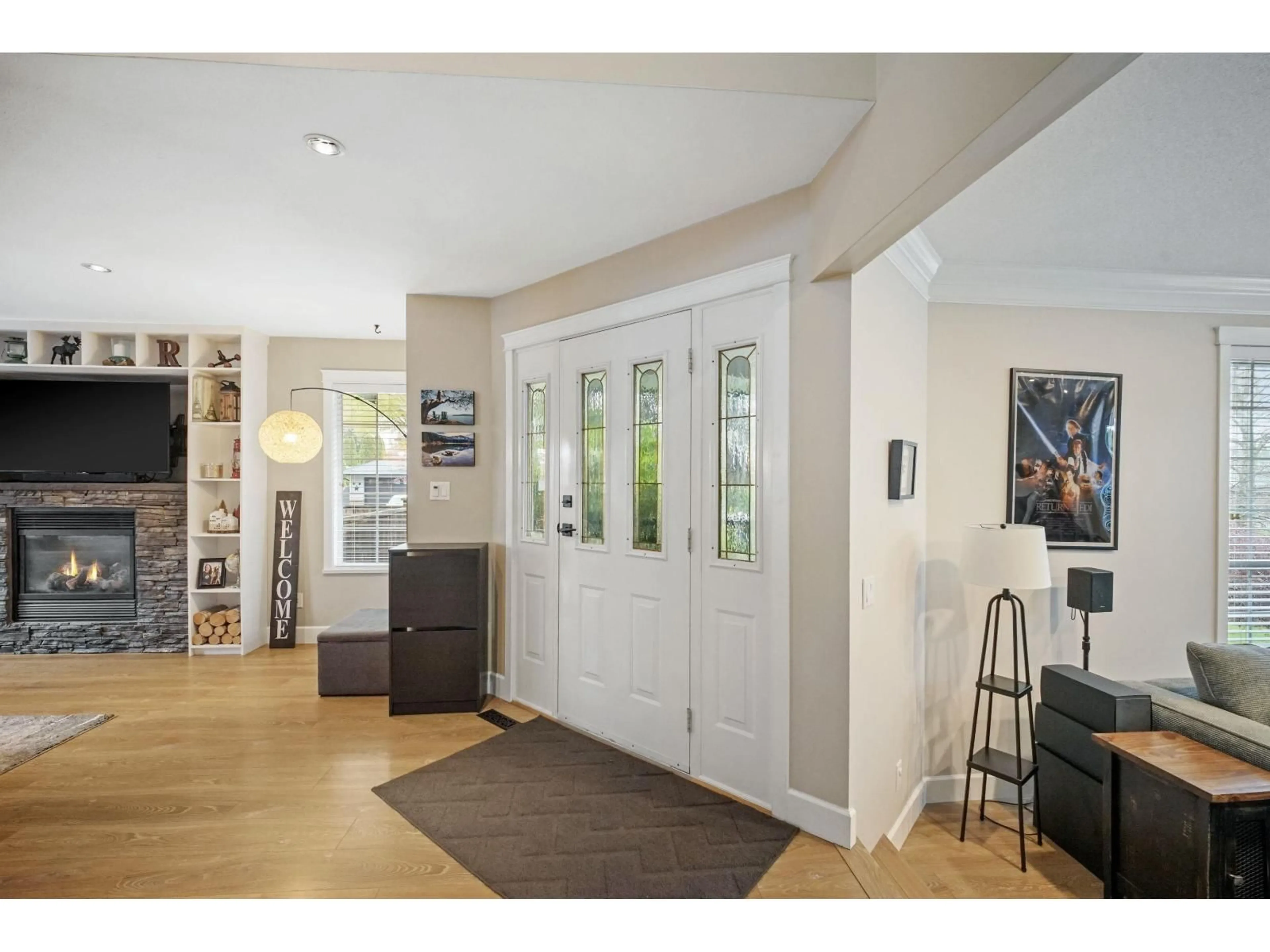 Indoor entryway for 18897 62A AVENUE, Surrey British Columbia V3S7T7