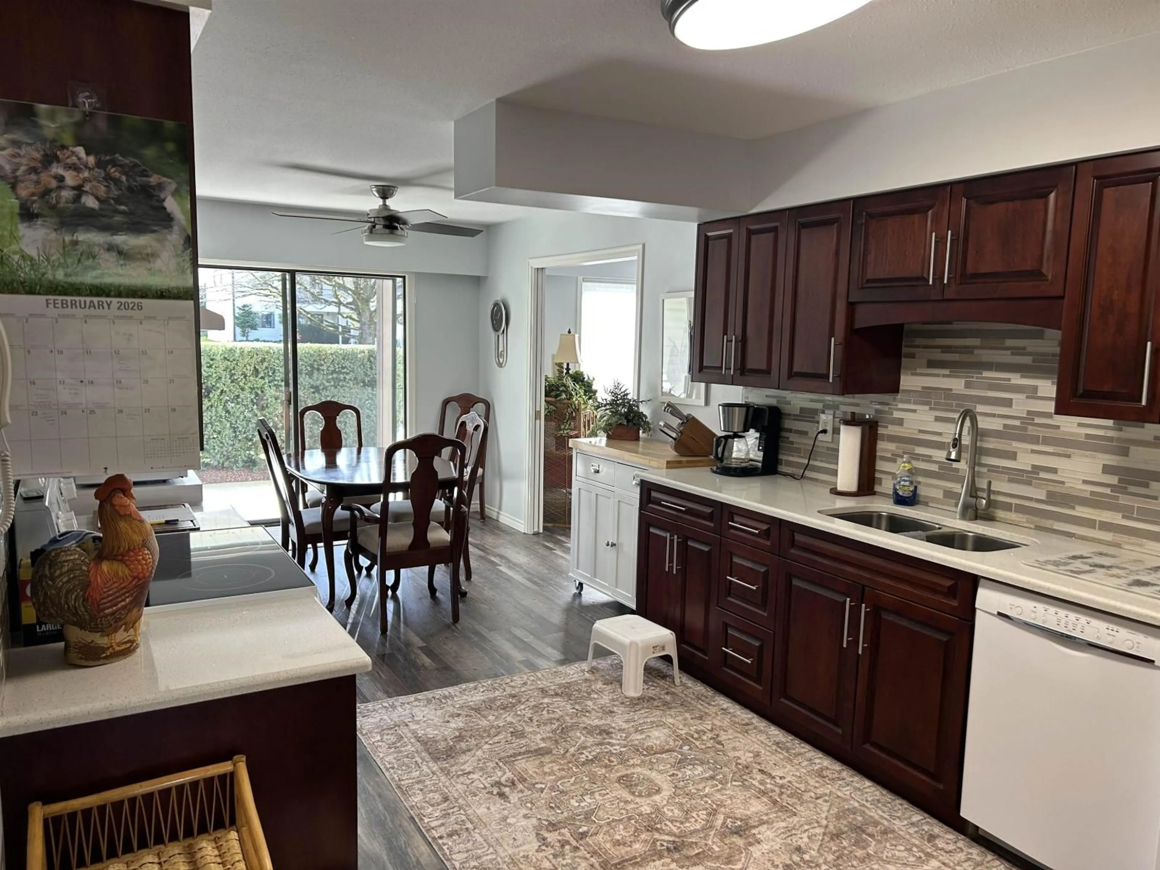 Open concept kitchen, ceramic/tile floor for 4 - 32718 GARIBALDI DRIVE, Abbotsford British Columbia V2T5T6