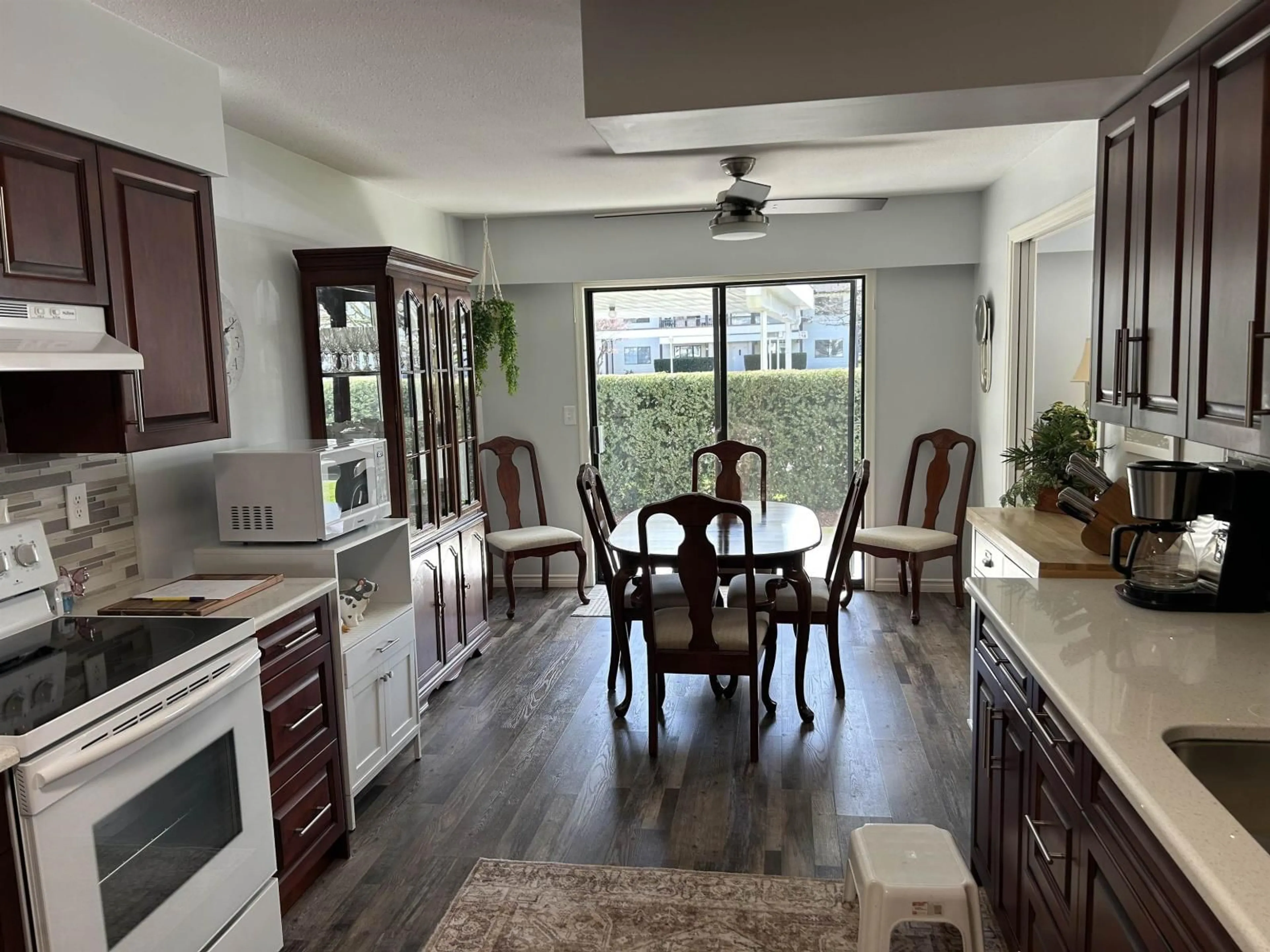 Open concept kitchen, unknown for 4 - 32718 GARIBALDI DRIVE, Abbotsford British Columbia V2T5T6