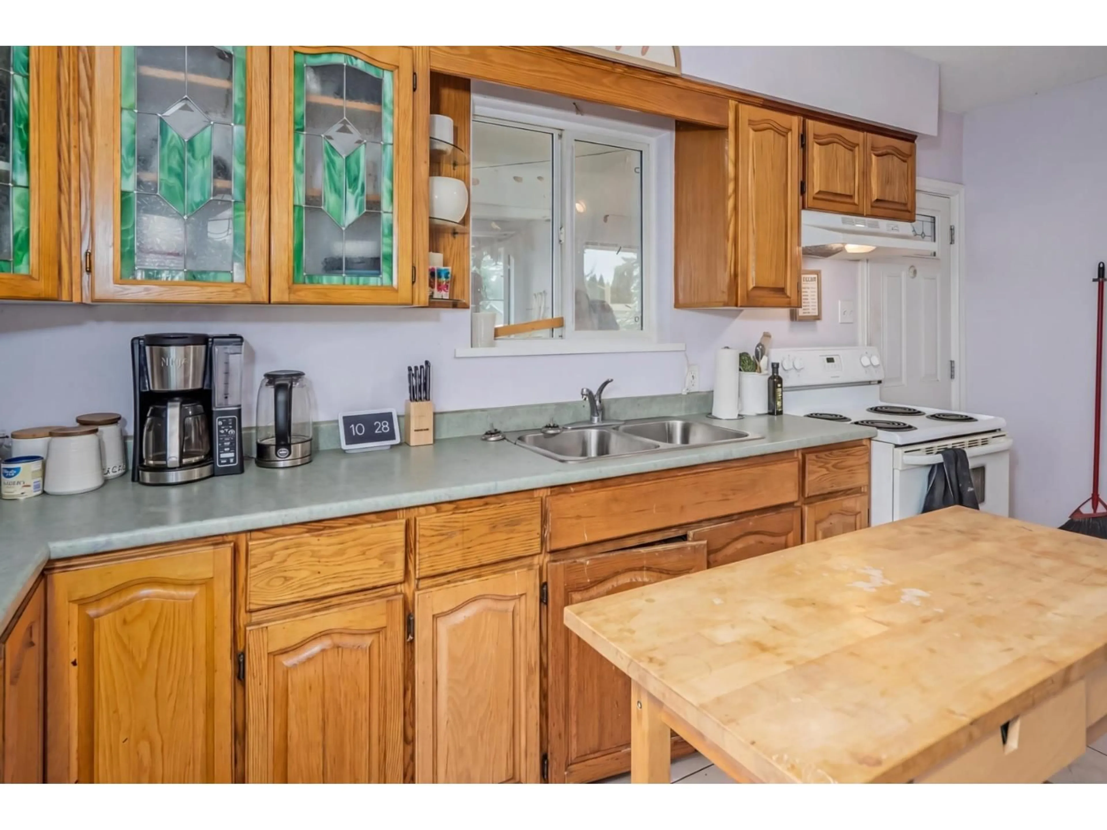 Standard kitchen, unknown for 7523 SIMON STREET, Mission British Columbia V2V3E7