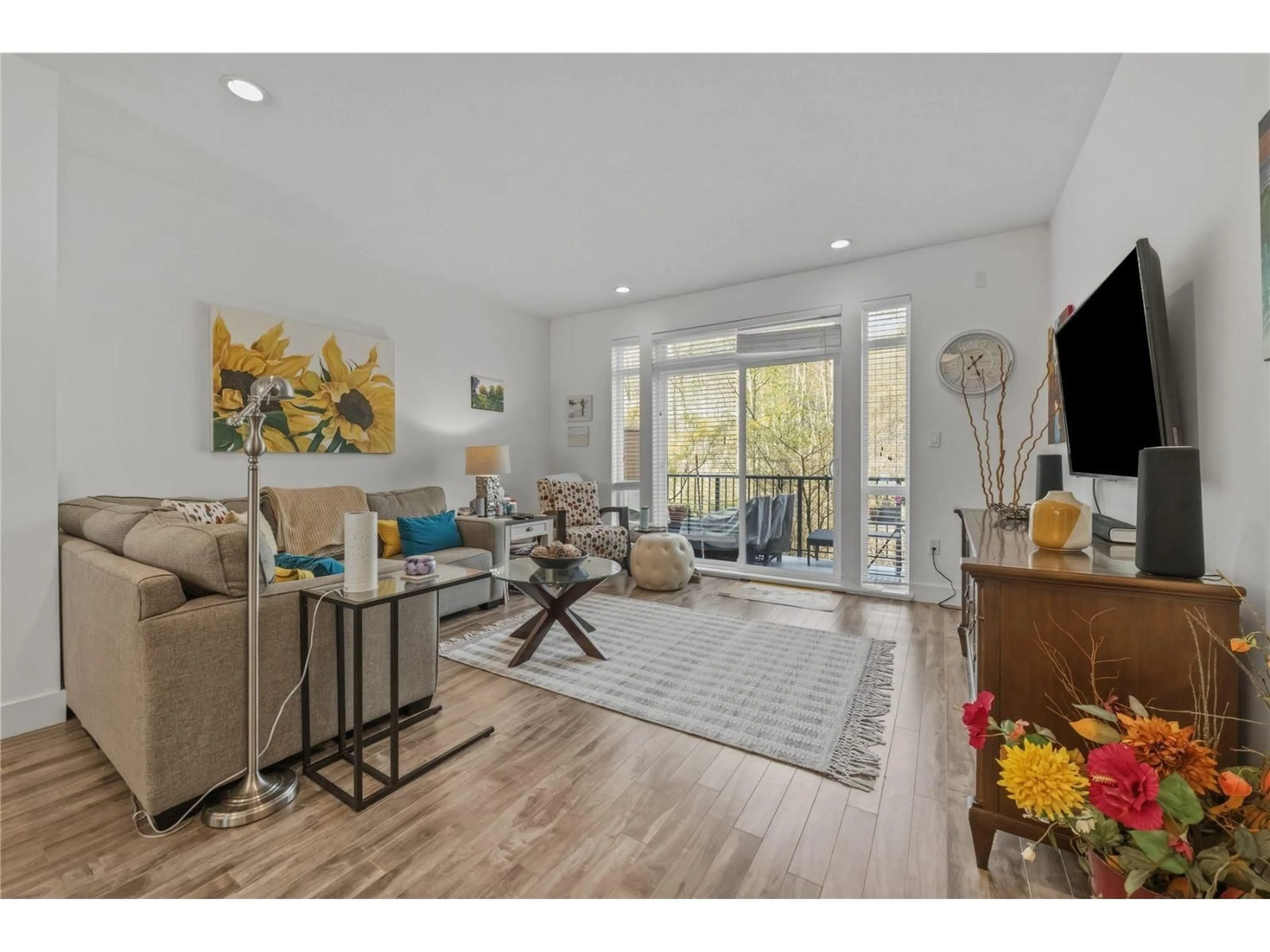 Living room with furniture, wood/laminate floor for 67 - 3039 156 STREET, Surrey British Columbia V3Z6T5