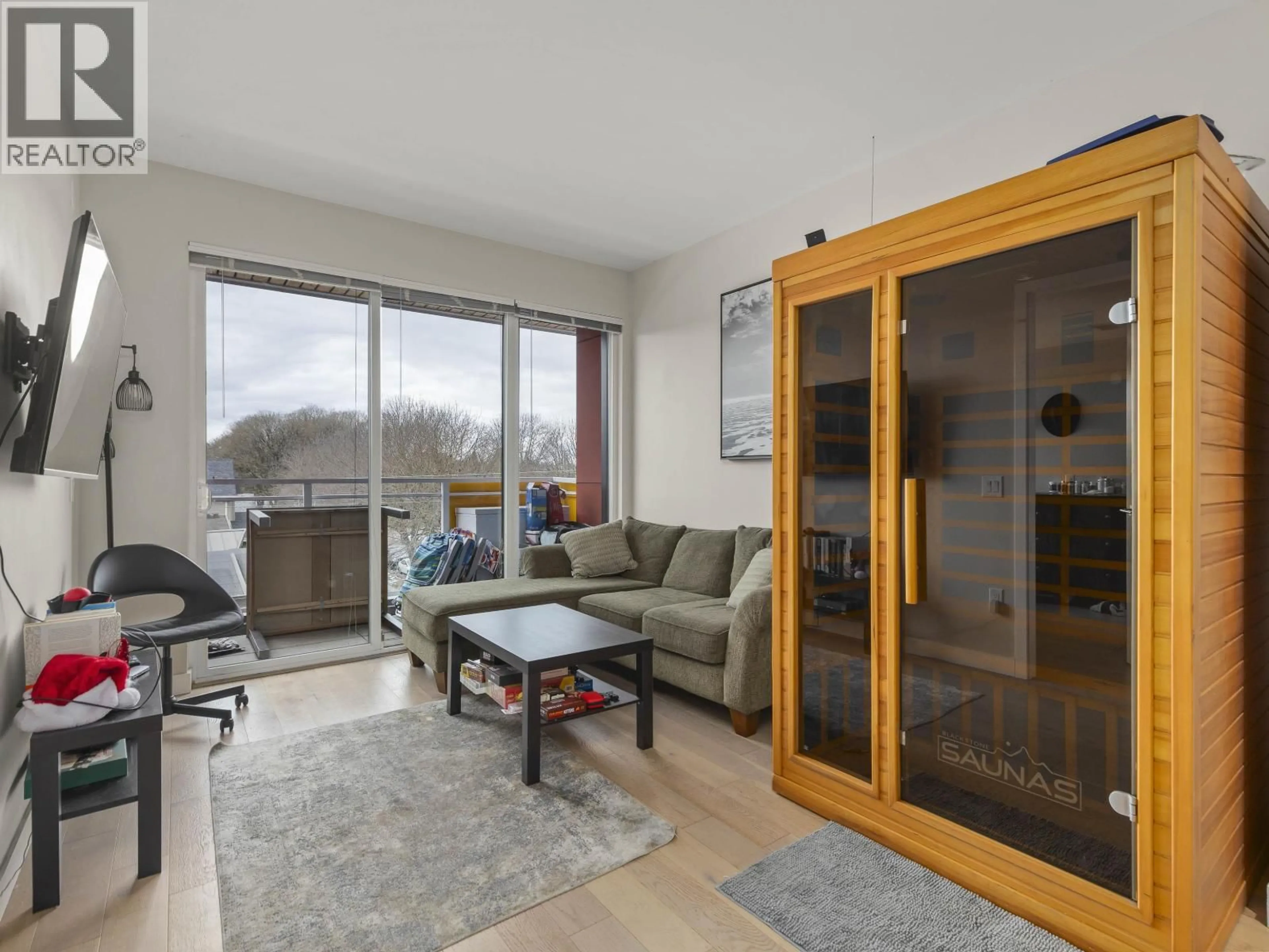 Living room with furniture, wood/laminate floor for 302 - 688 19 AVENUE, Vancouver British Columbia V5V1K2