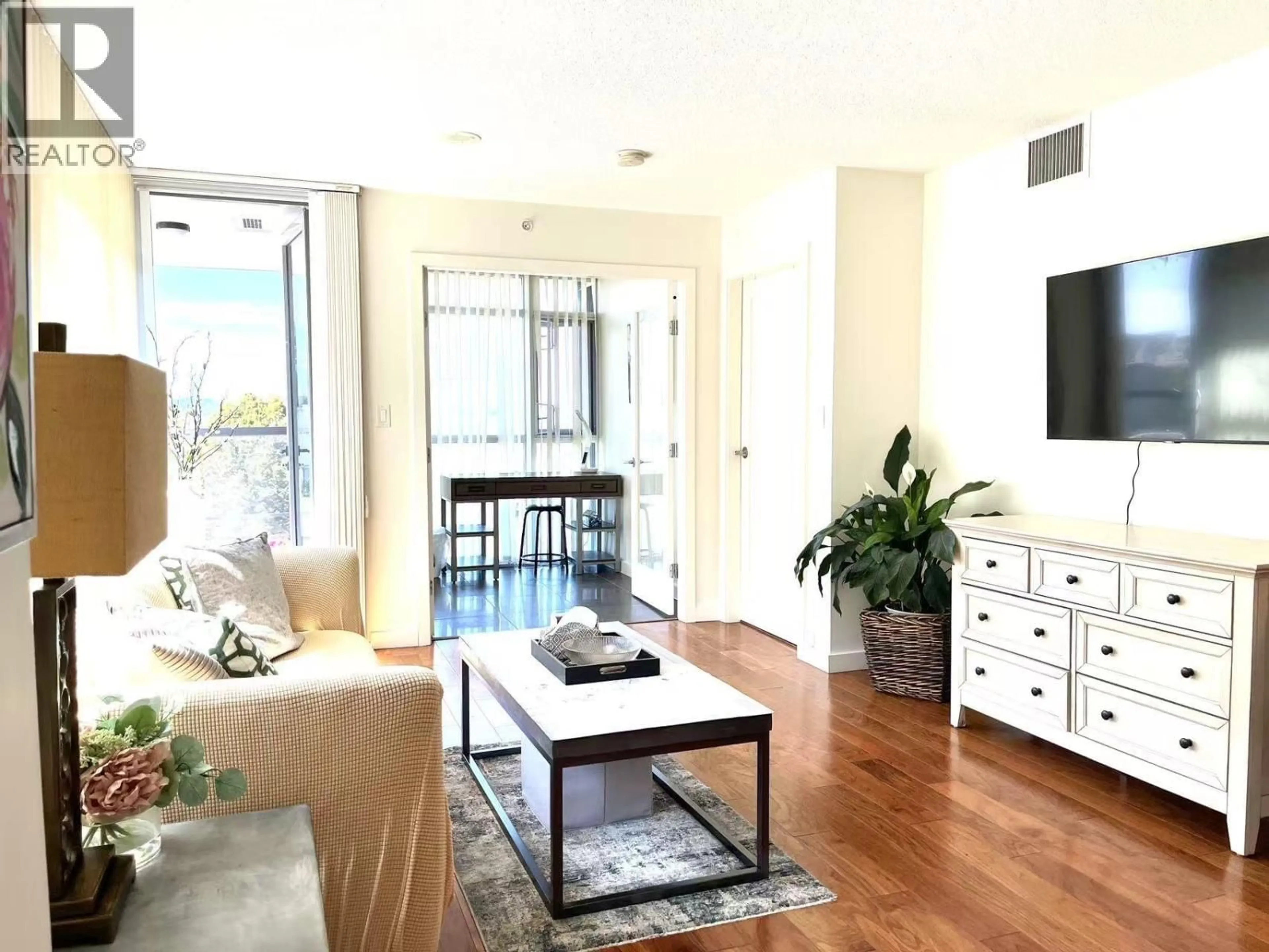 Living room with furniture, unknown for 662 - 2080 BROADWAY, Vancouver British Columbia V6J0C7