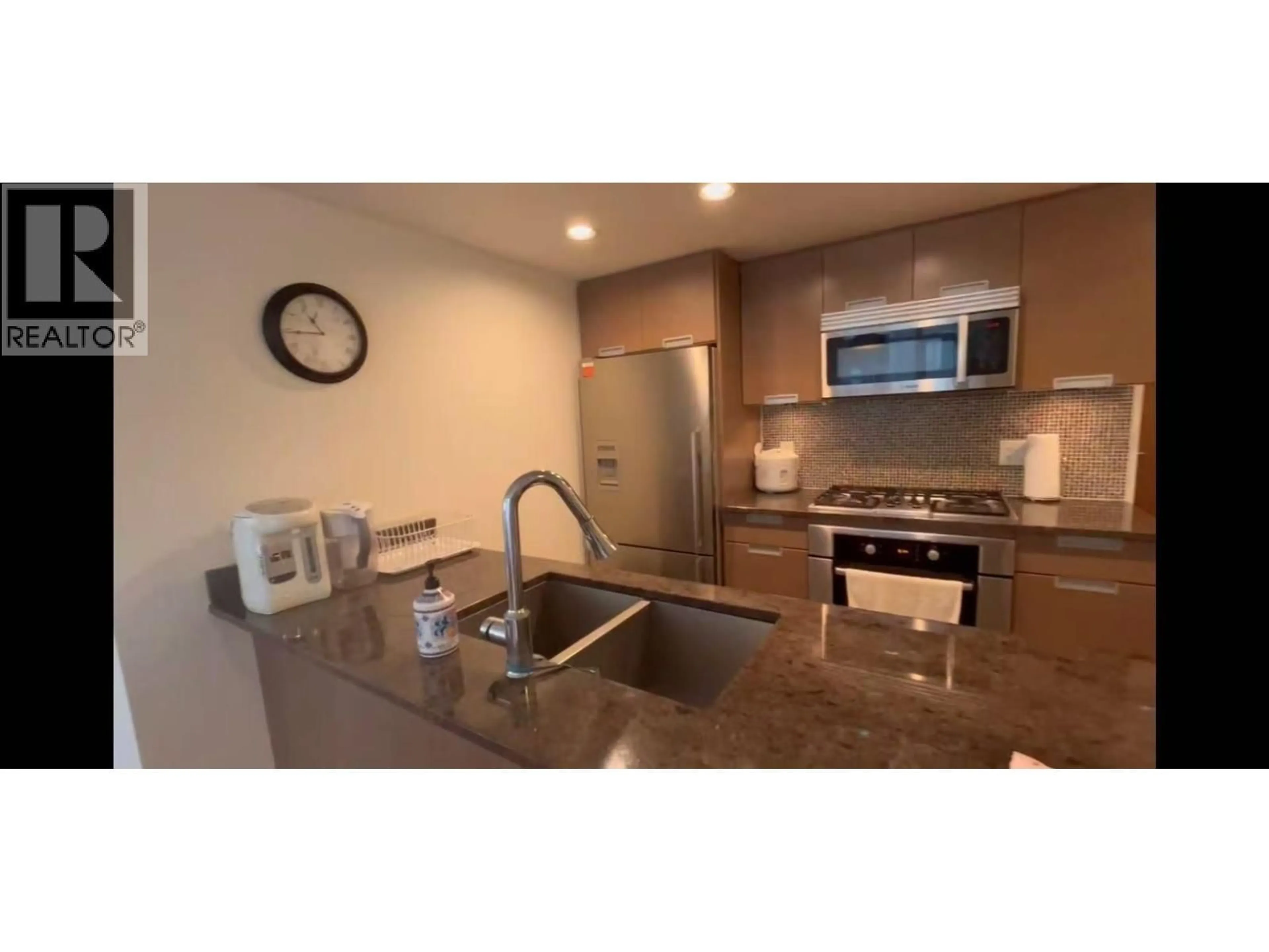 Standard kitchen, unknown for 662 - 2080 BROADWAY, Vancouver British Columbia V6J0C7