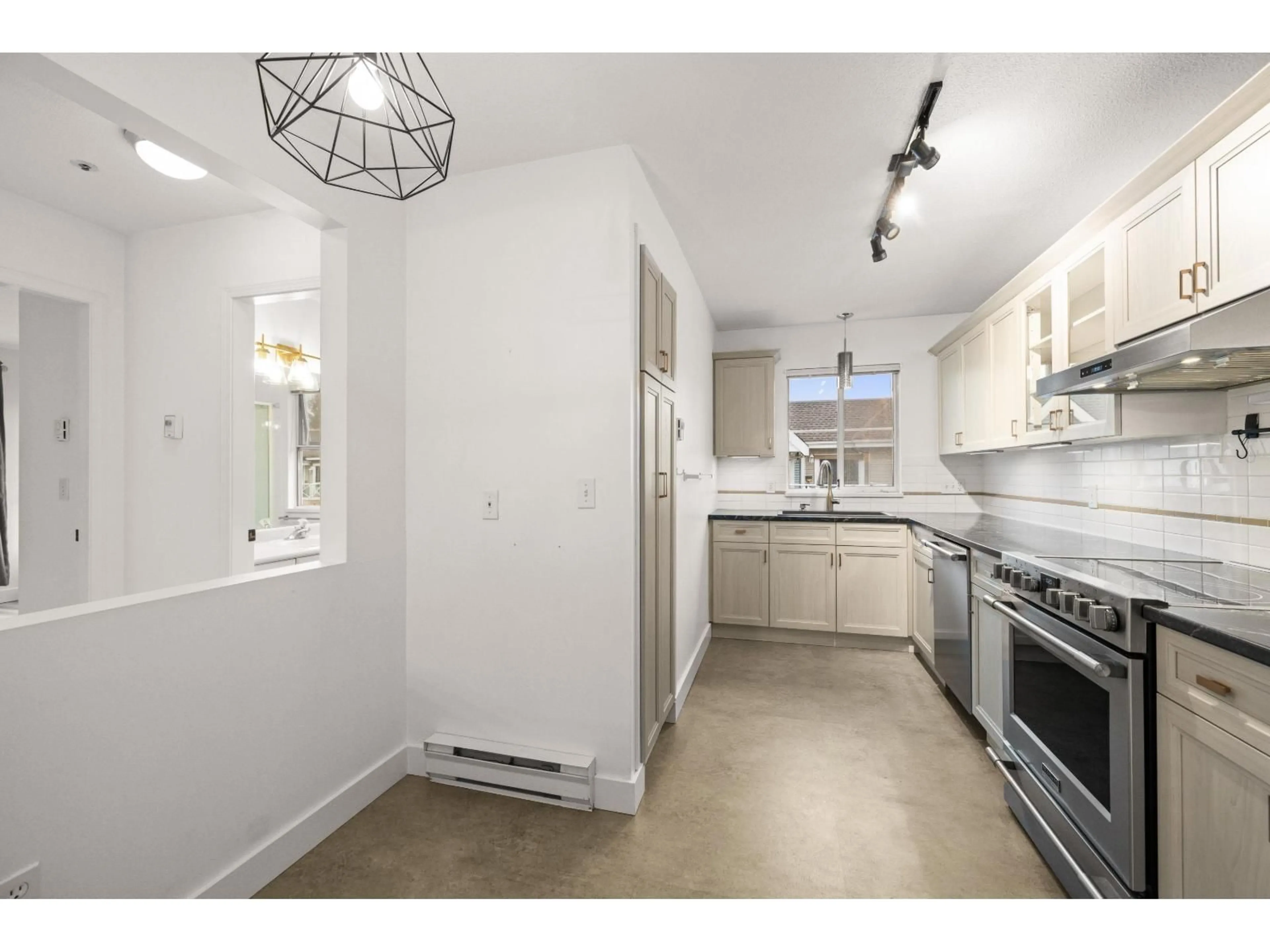 Unknown for 302 - 5556 201A STREET, Langley British Columbia V3A8K5