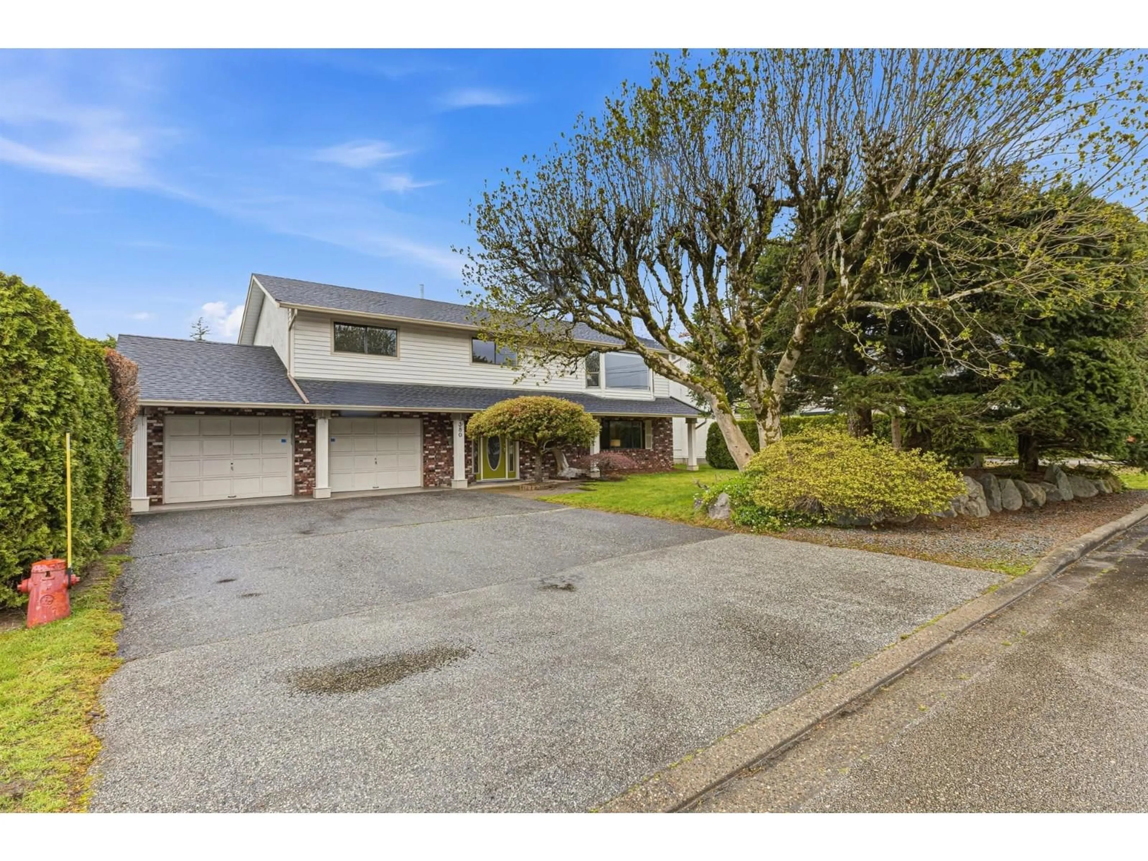 A pic from outside/outdoor area/front of a property/back of a property/a pic from drone, street for 380 4TH AVENUE, Hope British Columbia V0X1L0