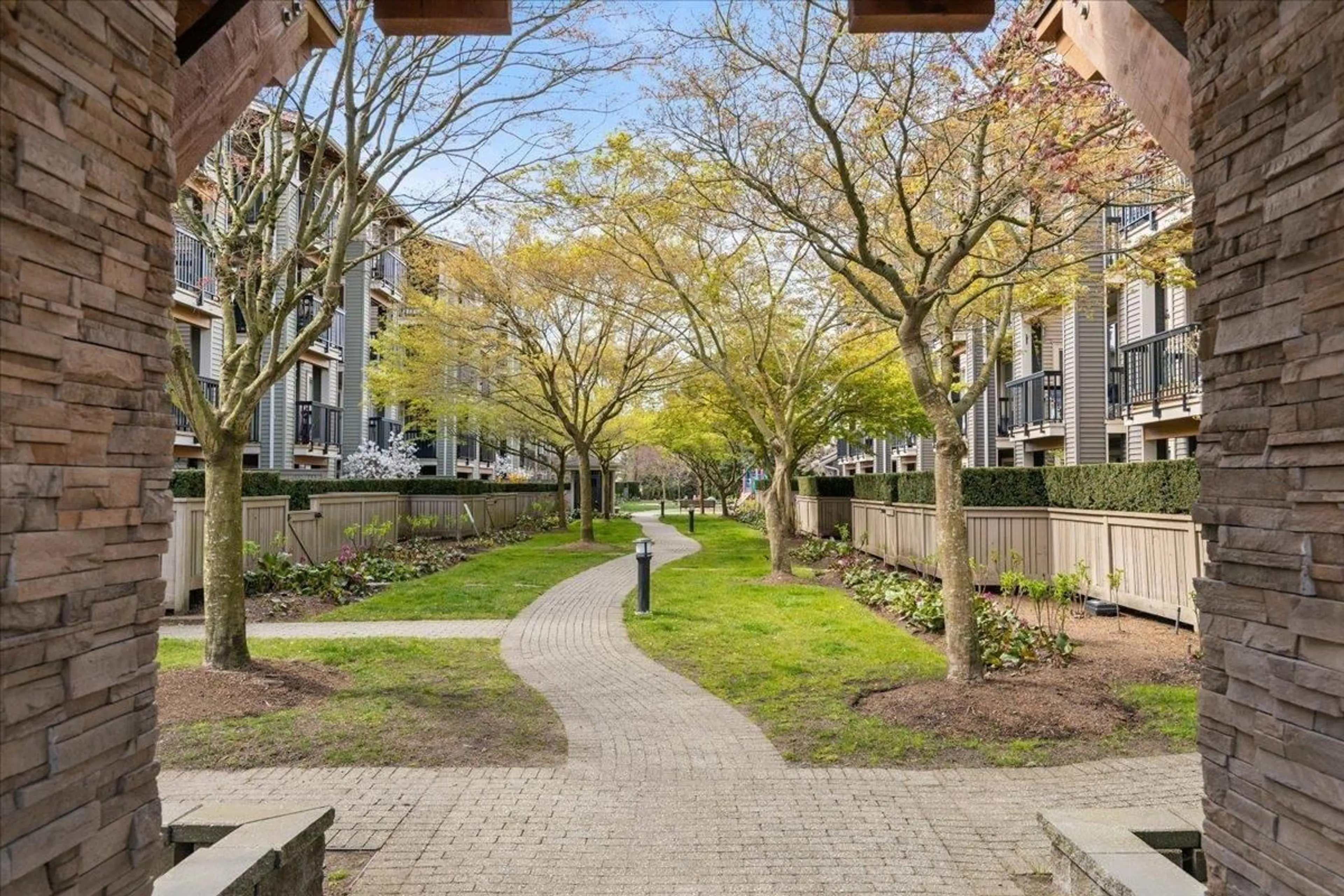 Patio, street for 304 - 21009 56 AVENUE, Langley British Columbia V3A0C9