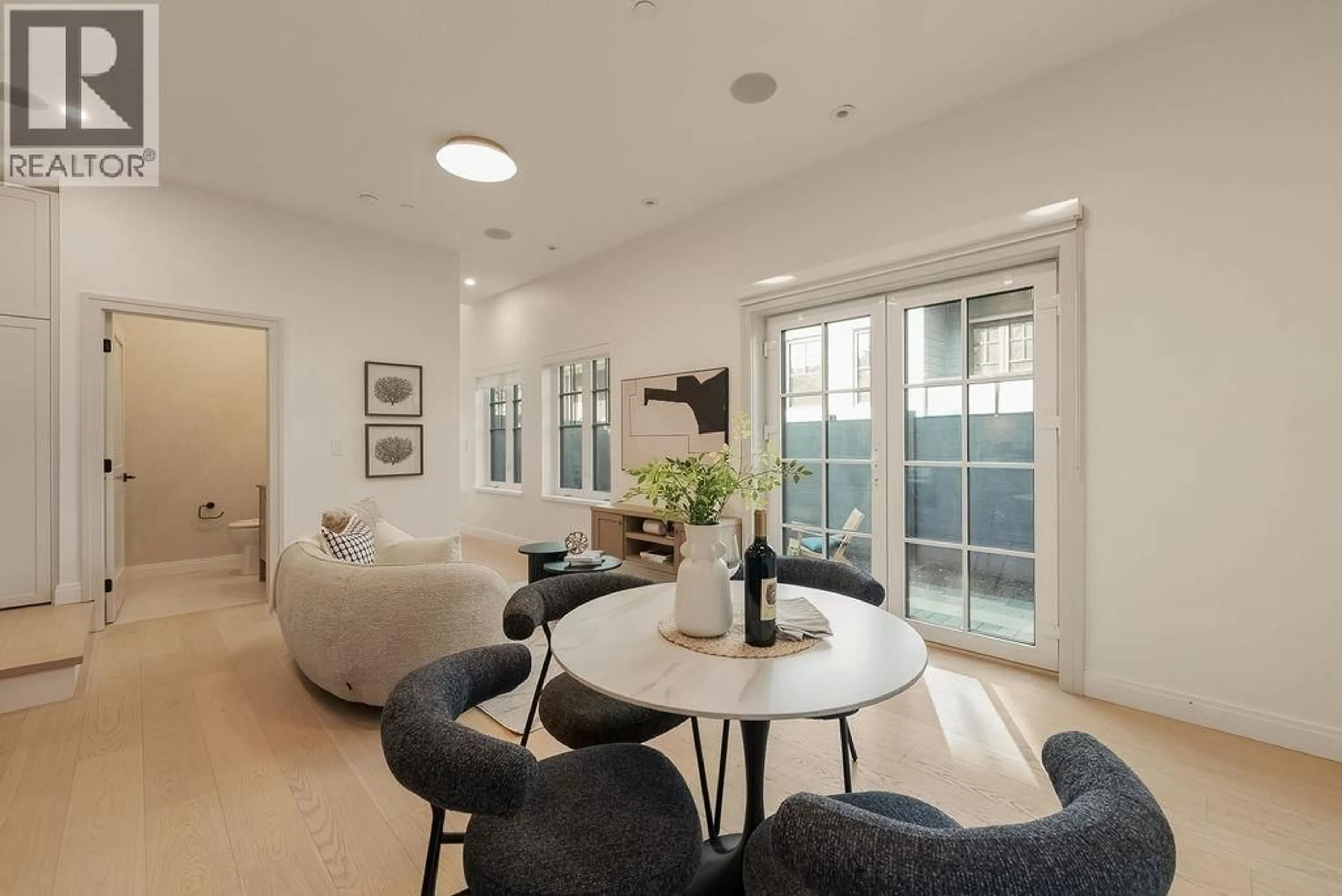 Unknown for 2544 GRANT STREET, Vancouver British Columbia V5K3G7