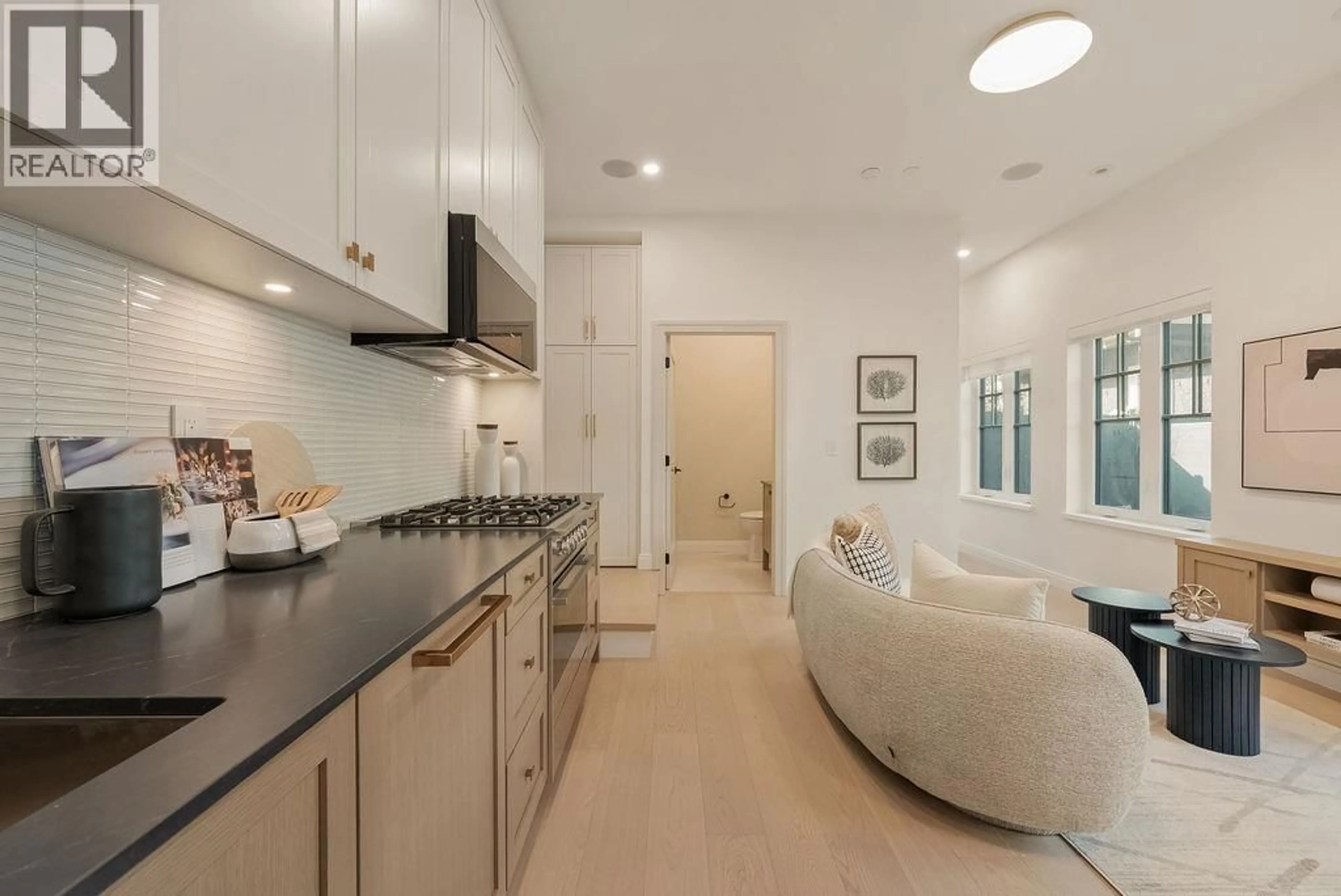 Unknown for 2544 GRANT STREET, Vancouver British Columbia V5K3G7