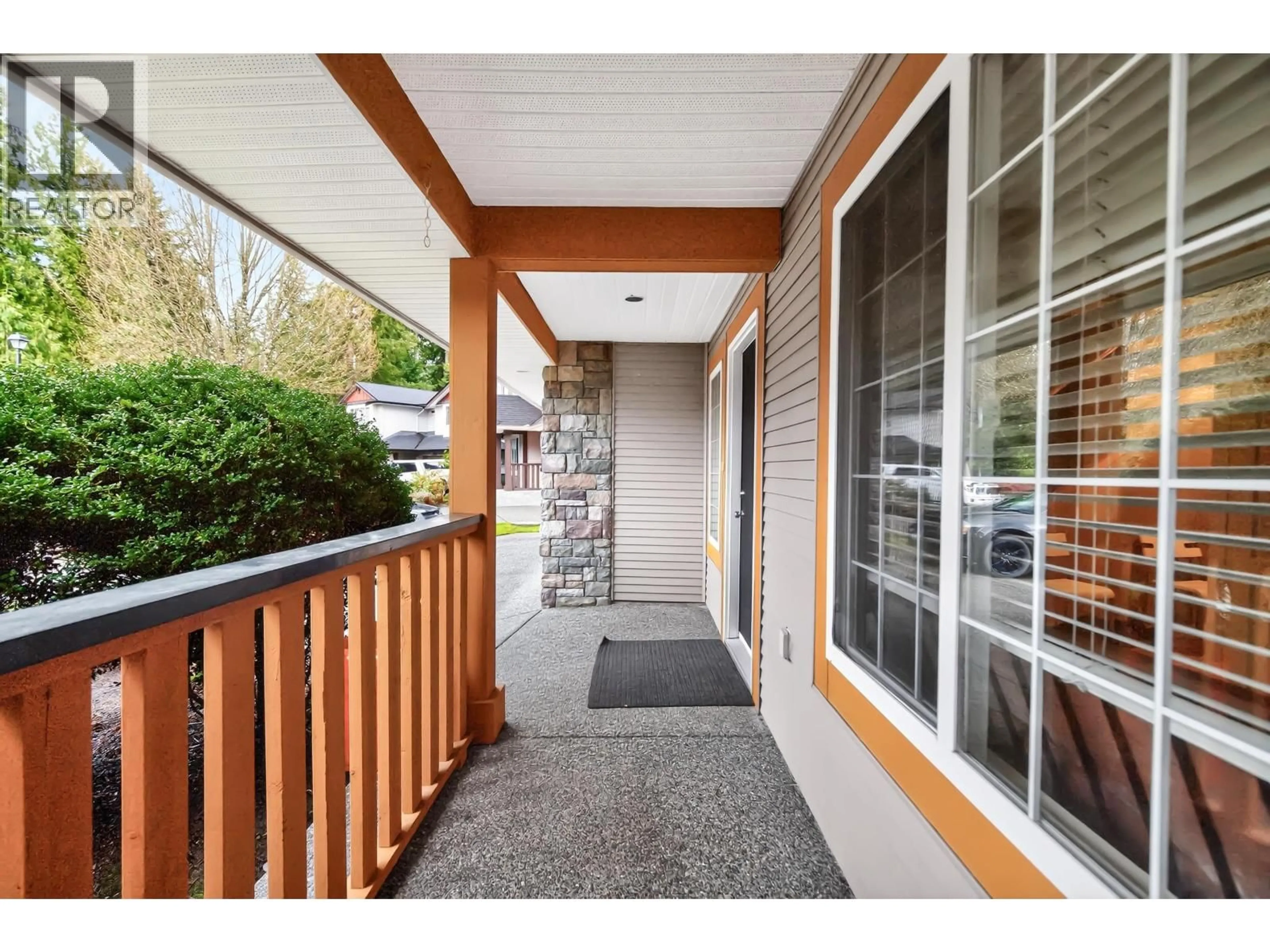 Indoor entryway for 11561 238A STREET, Maple Ridge British Columbia V2W2A9