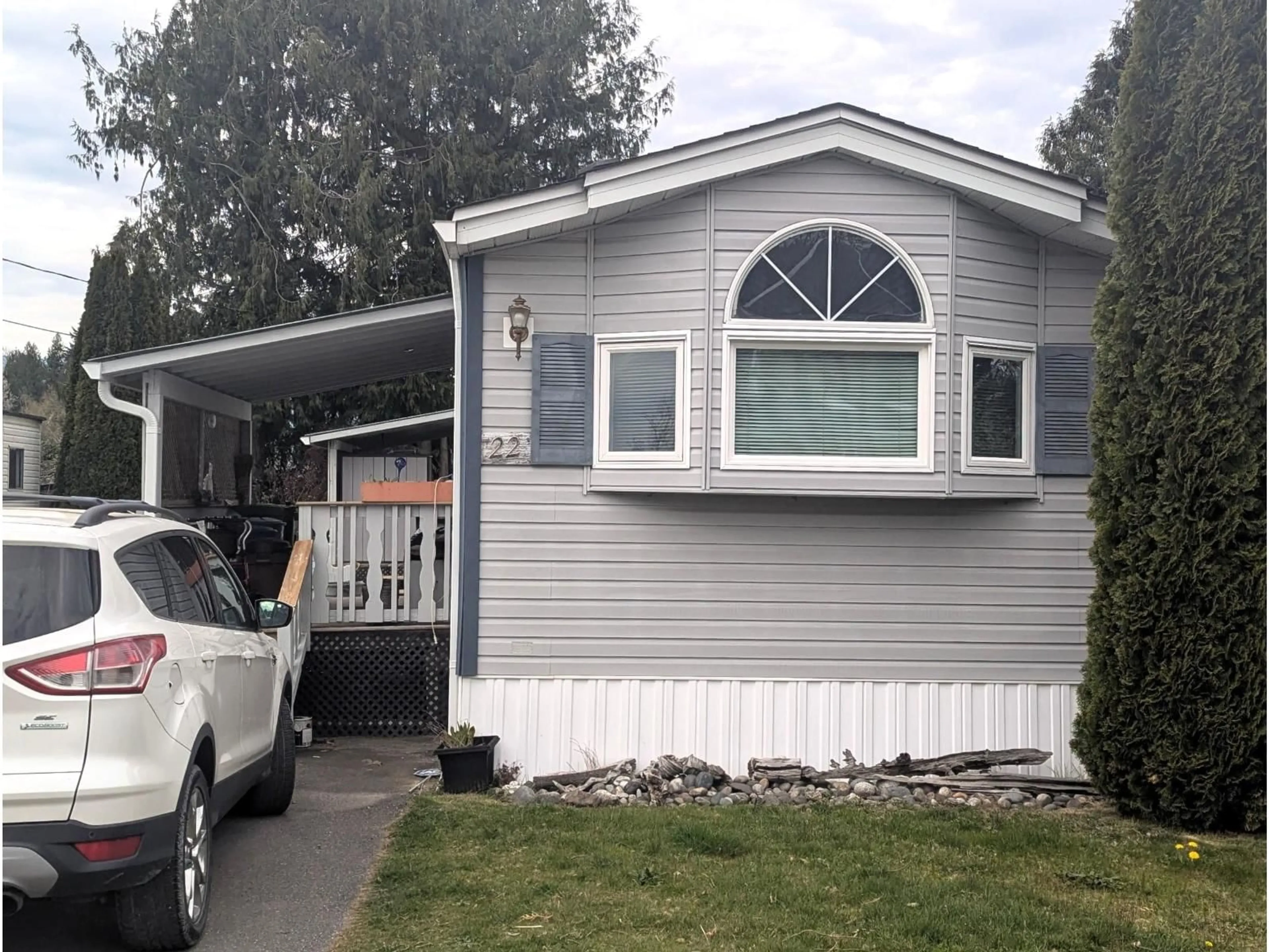 Home with vinyl exterior material, street for 22 - 44565 MONTE VISTA DRIVE, Chilliwack British Columbia V2R5Y4