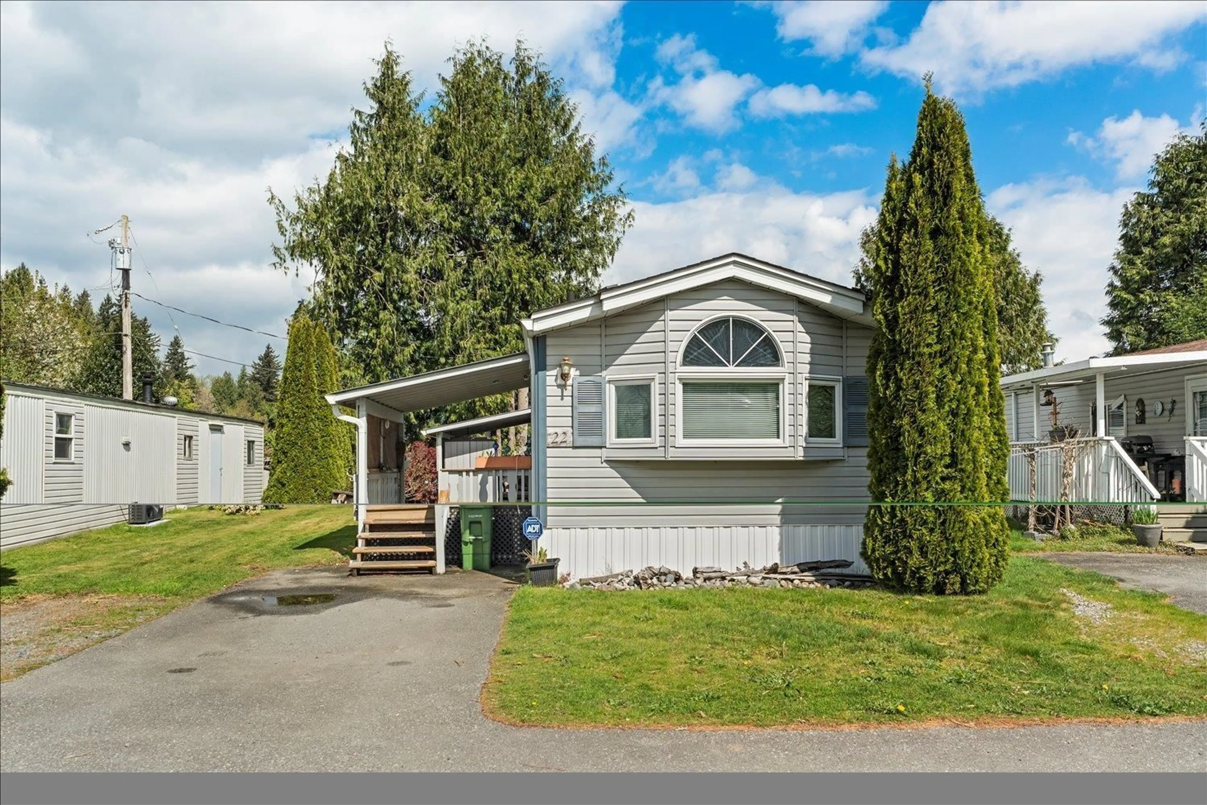 Home with vinyl exterior material, street for 22 - 44565 MONTE VISTA DRIVE, Chilliwack British Columbia V2R5Y4