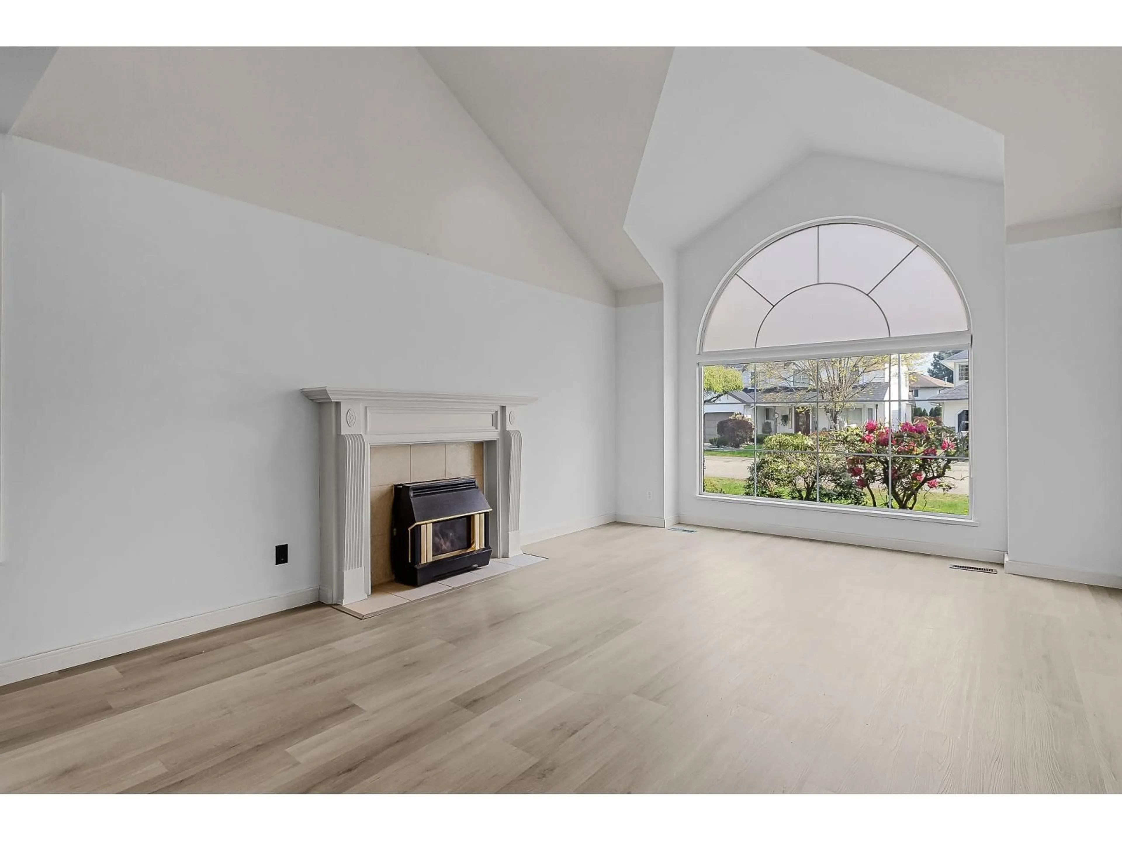 A pic of a room for 44650 CUMBERLAND AVENUE, Chilliwack British Columbia V2R3B6