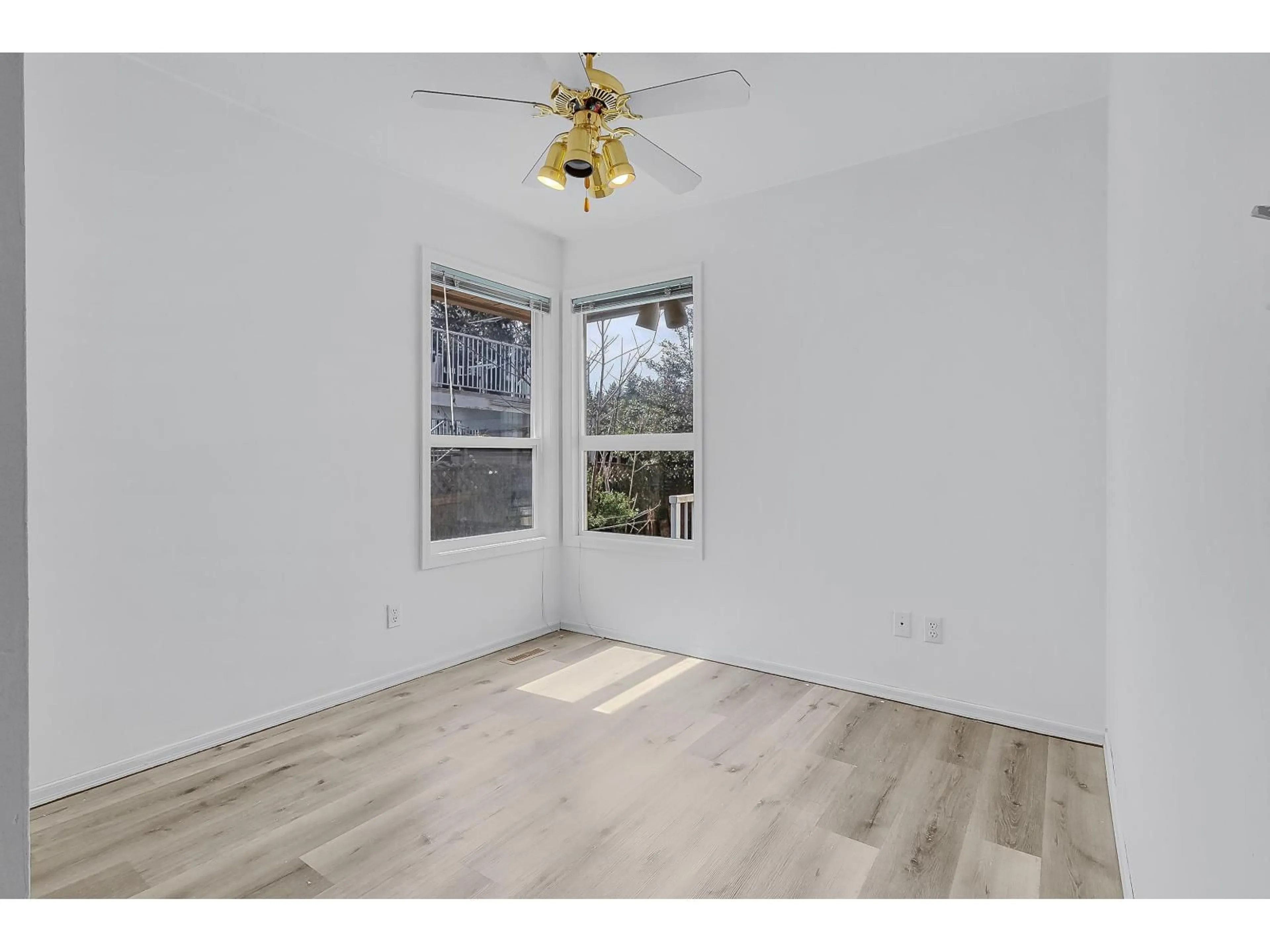 A pic of a room for 44650 CUMBERLAND AVENUE, Chilliwack British Columbia V2R3B6