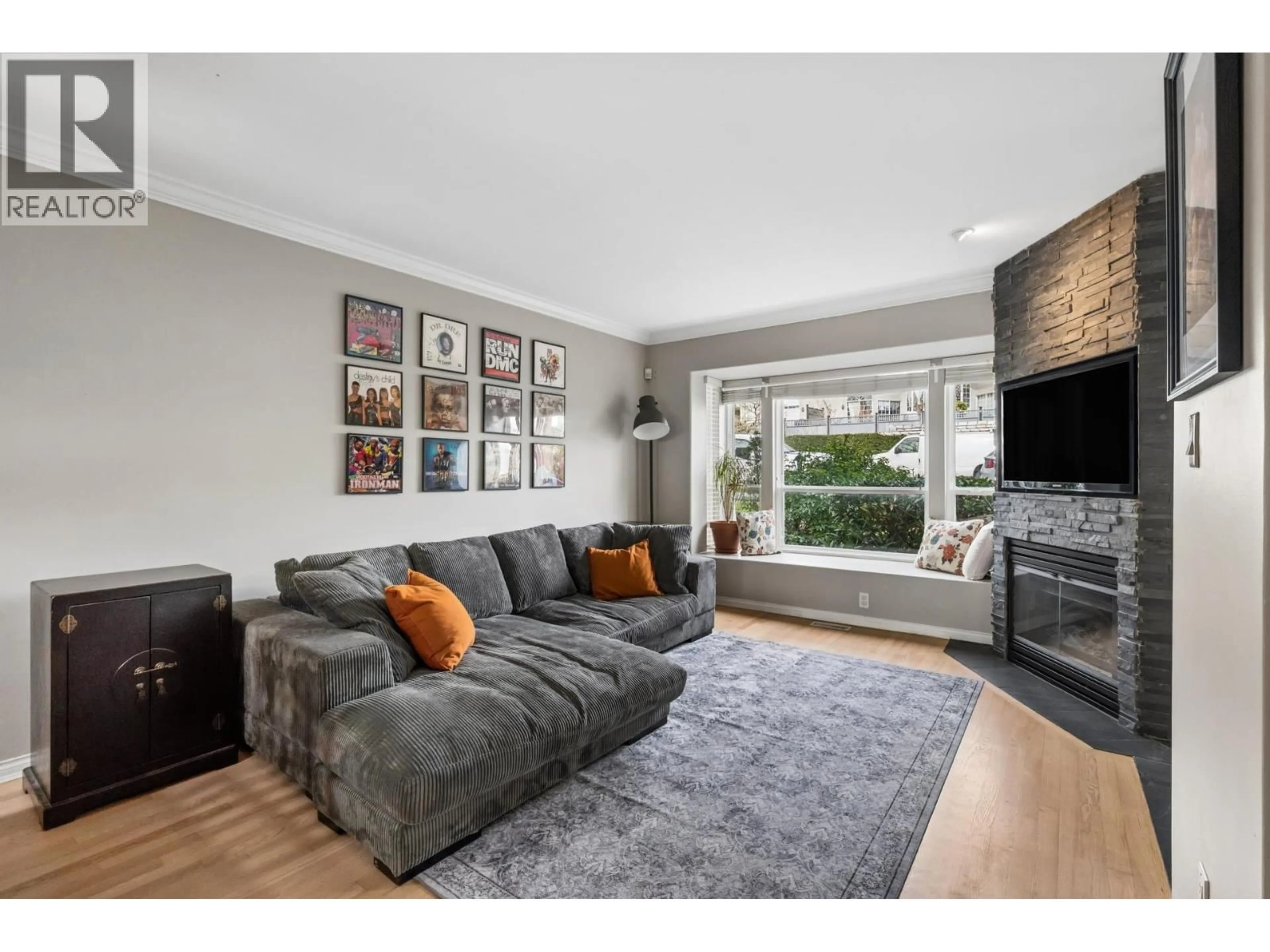 Living room with furniture, unknown for 104 - 225 6TH STREET, North Vancouver British Columbia V7L1P4