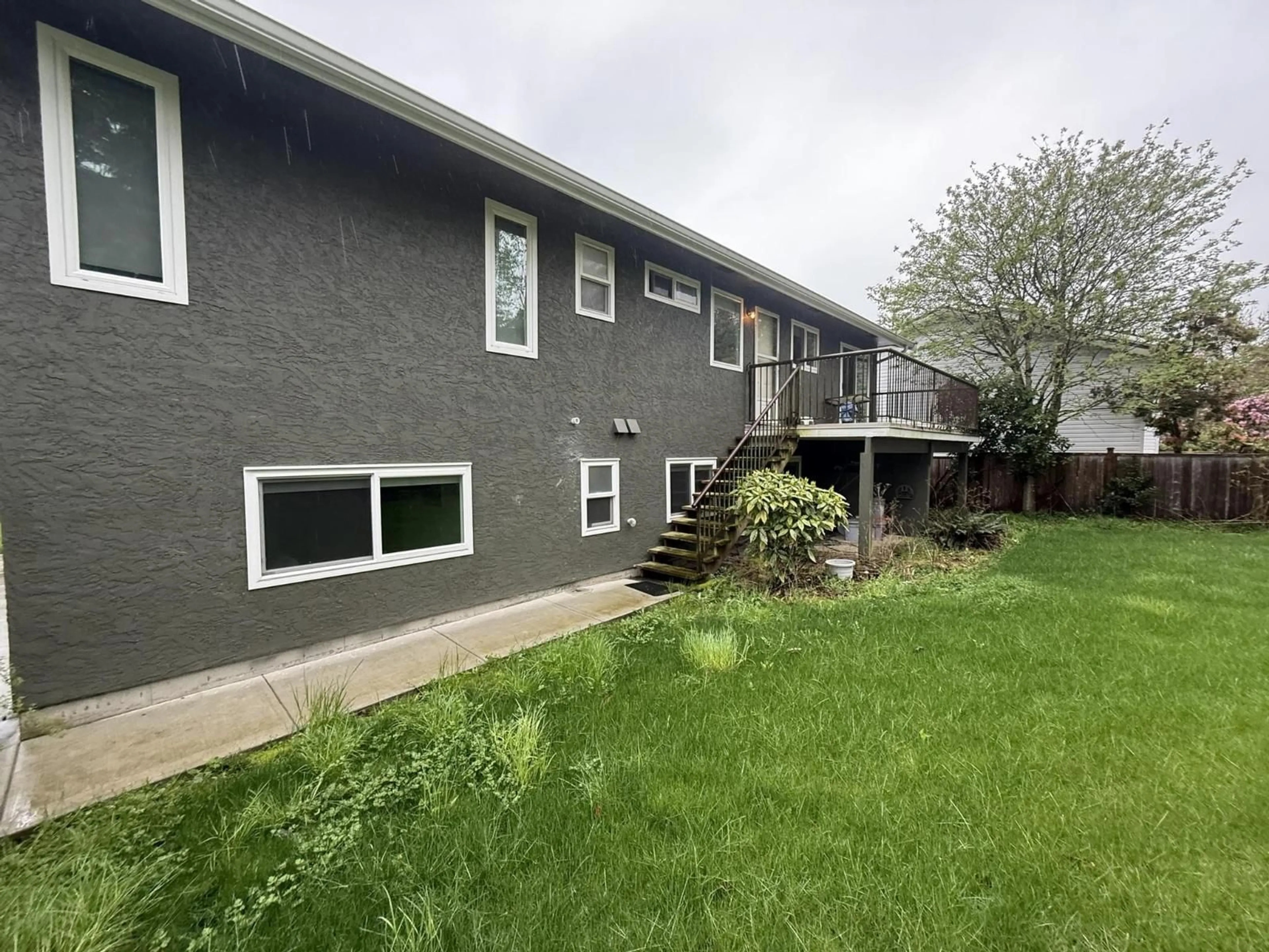 A pic from outside/outdoor area/front of a property/back of a property/a pic from drone, unknown for 14575 18 AVENUE AVENUE, Surrey British Columbia V4A5V6