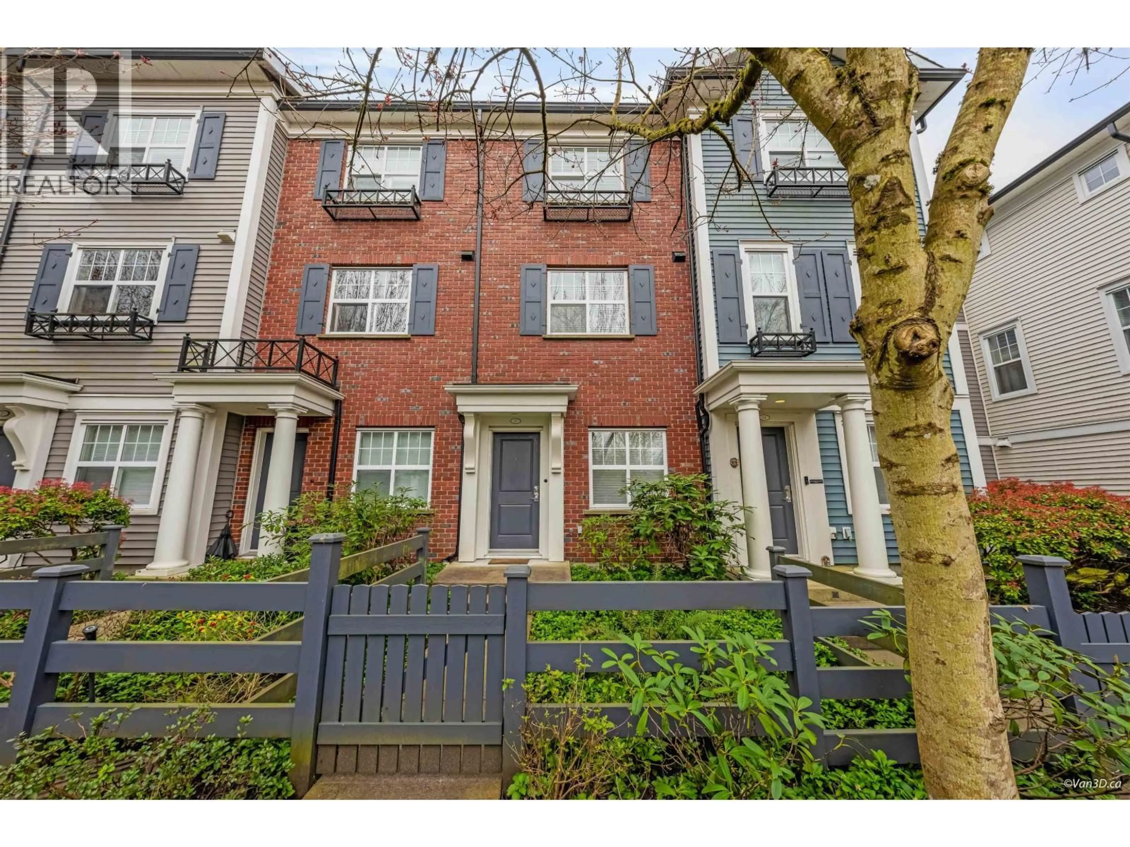 A pic from outside/outdoor area/front of a property/back of a property/a pic from drone, street for 15 - 19538 BISHOPS REACH, Pitt Meadows British Columbia V3Y0C2