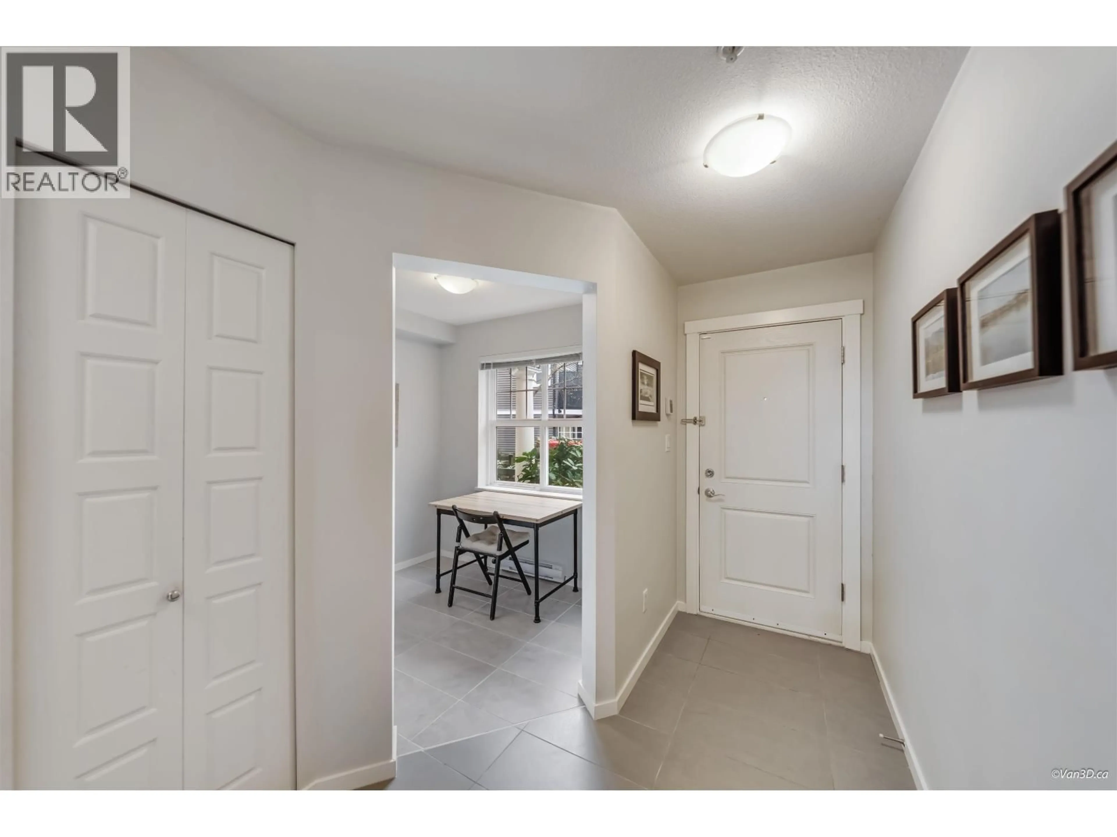 Indoor entryway for 15 - 19538 BISHOPS REACH, Pitt Meadows British Columbia V3Y0C2