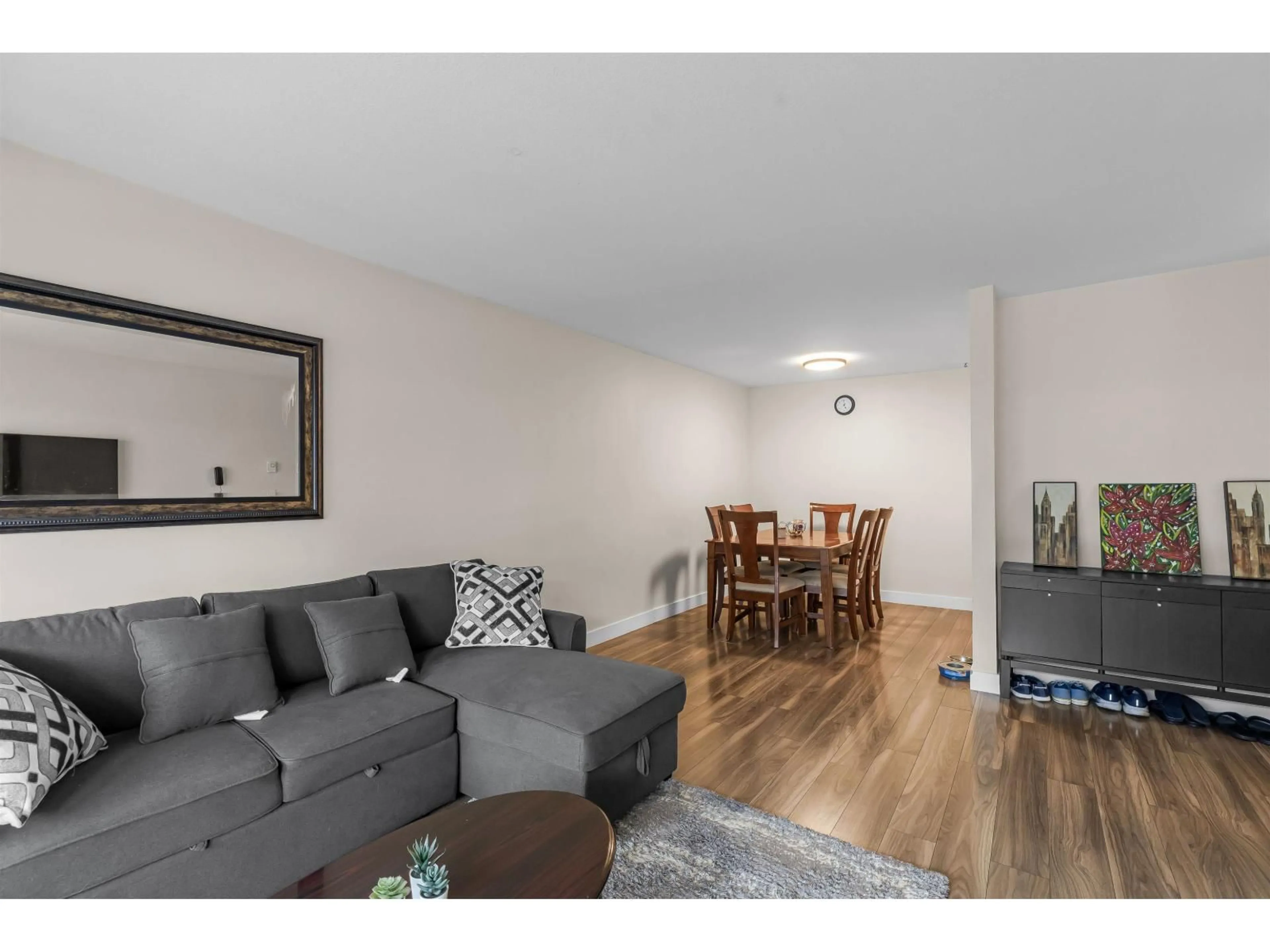 Living room with furniture, wood/laminate floor for 210 - 13771 72A AVENUE, Surrey British Columbia V3W9C6