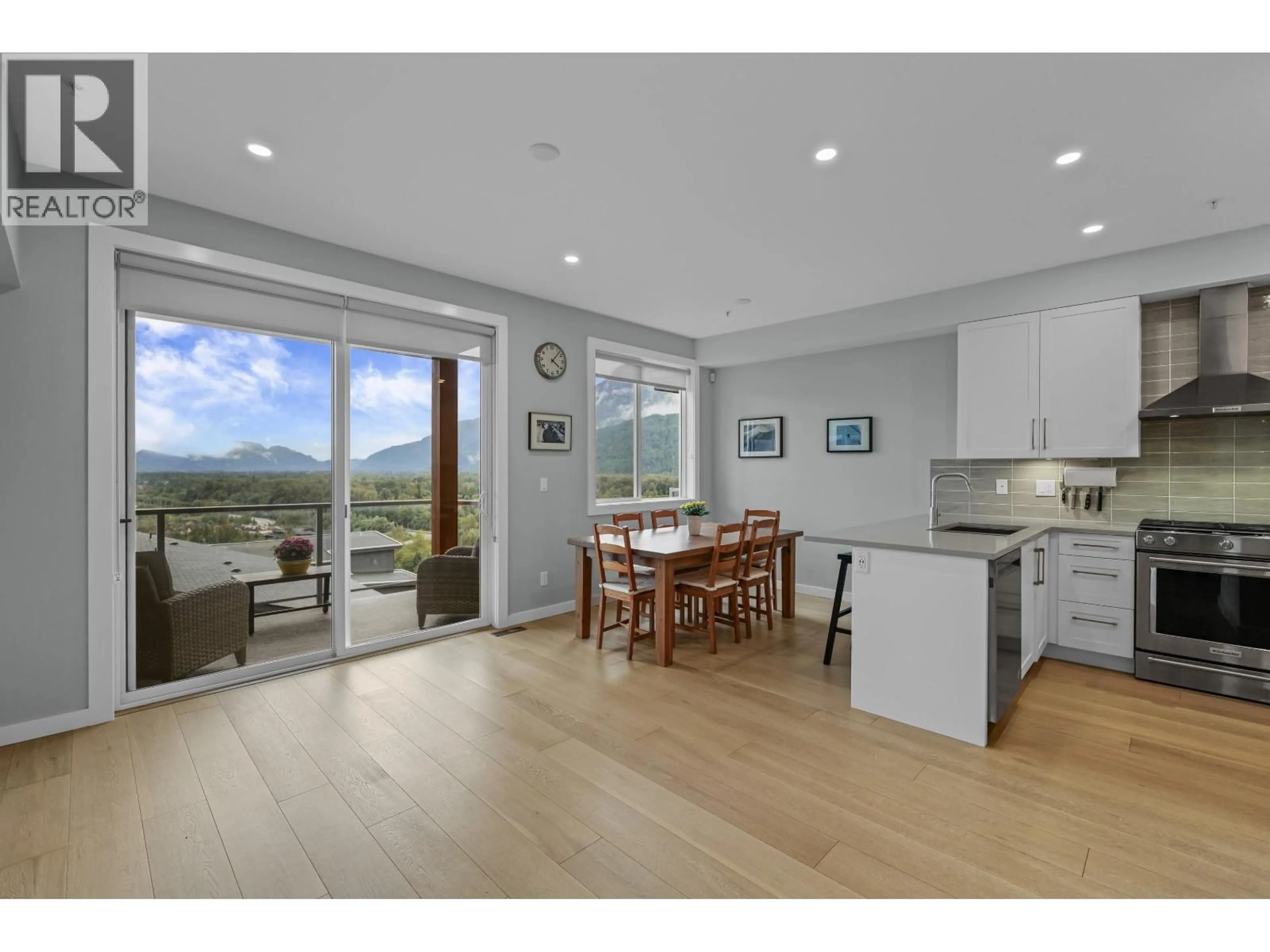 Open concept kitchen, wood/laminate floor for 5 - 41365 SKYRIDGE PLACE, Squamish British Columbia V8B0Y6