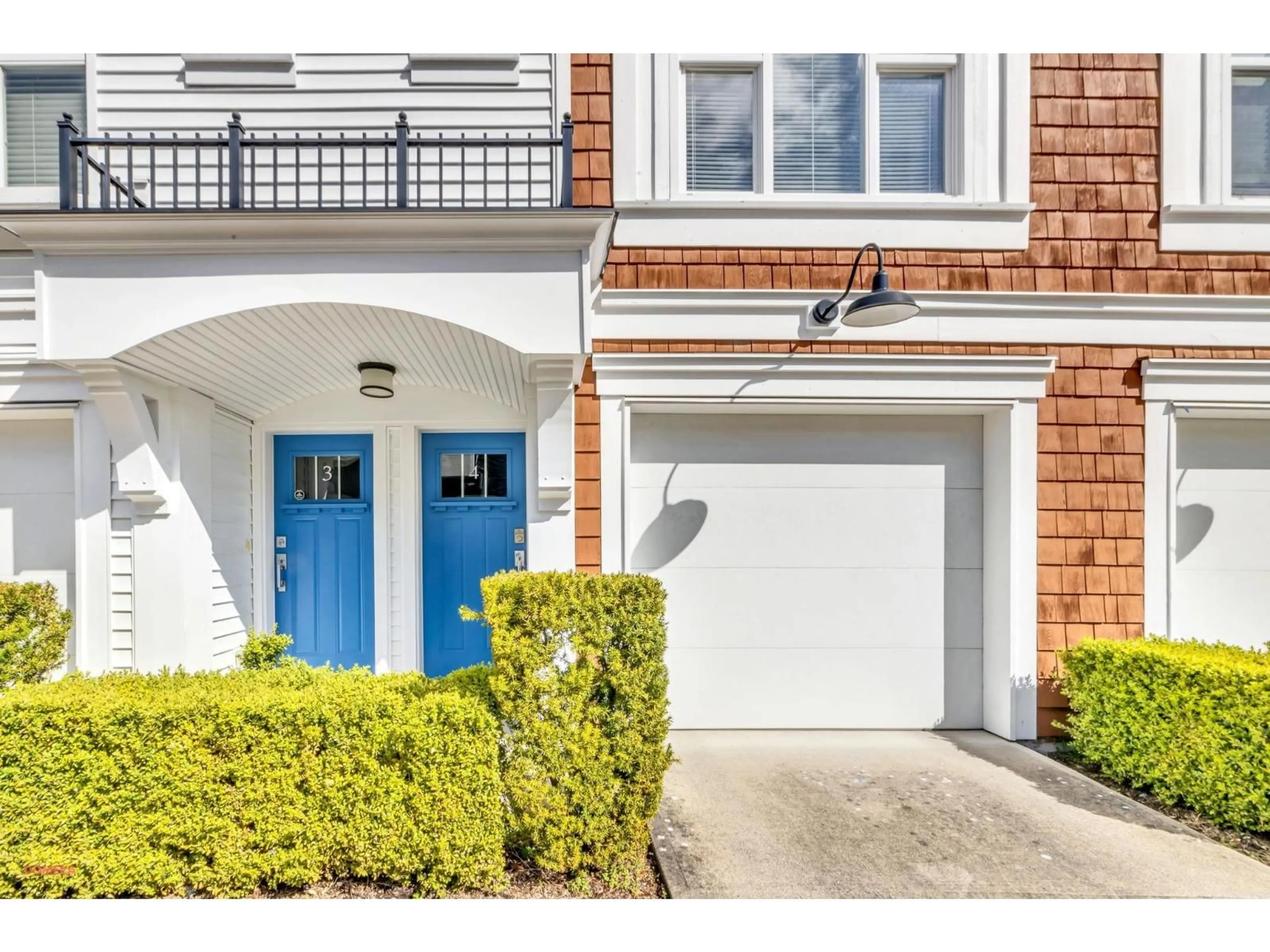 Indoor entryway for 4 - 14905 60 AVENUE, Surrey British Columbia V3S1R8