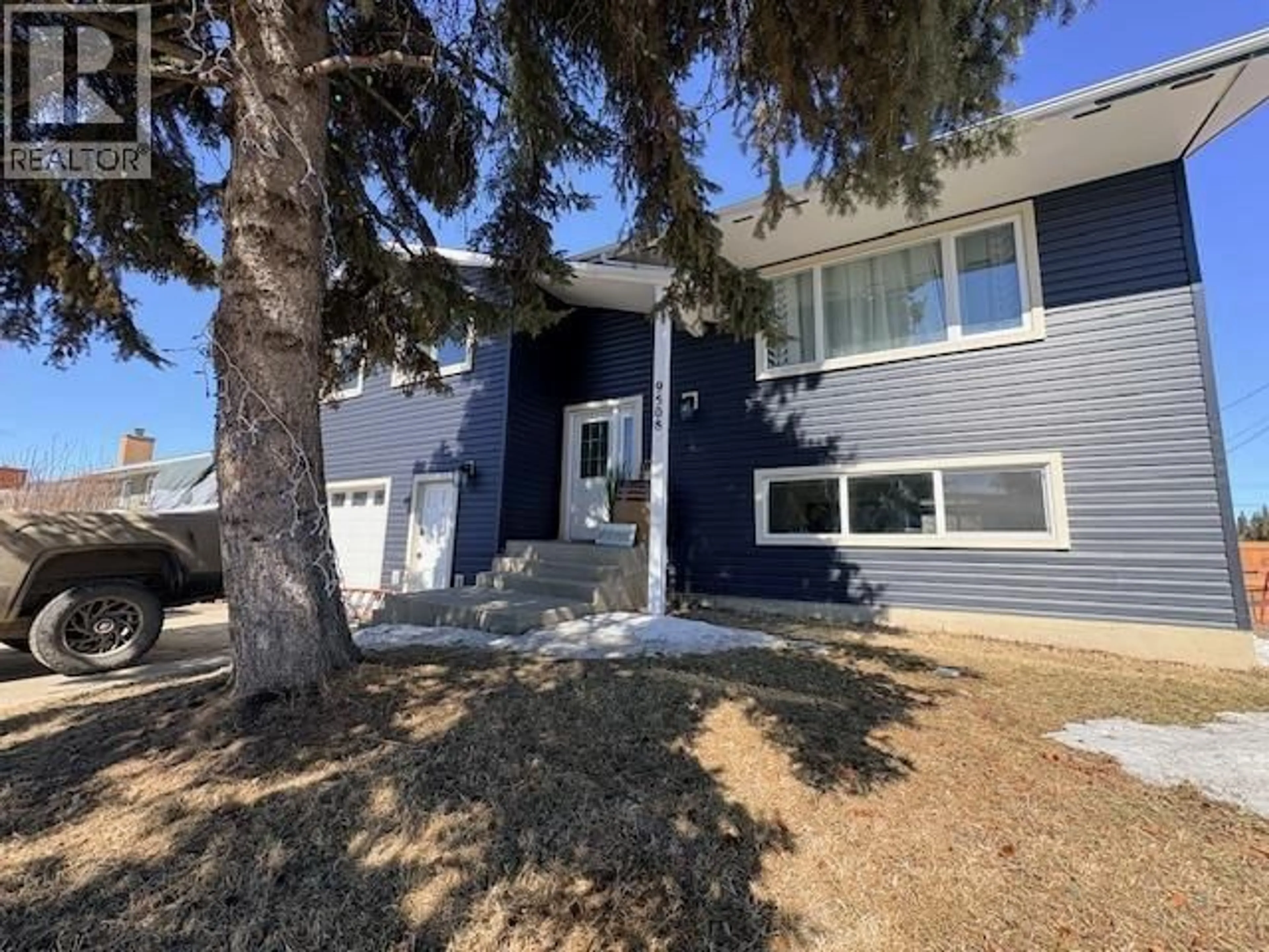 Home with vinyl exterior material, street for 9508 114A AVENUE, Fort St. John British Columbia V1J2X5