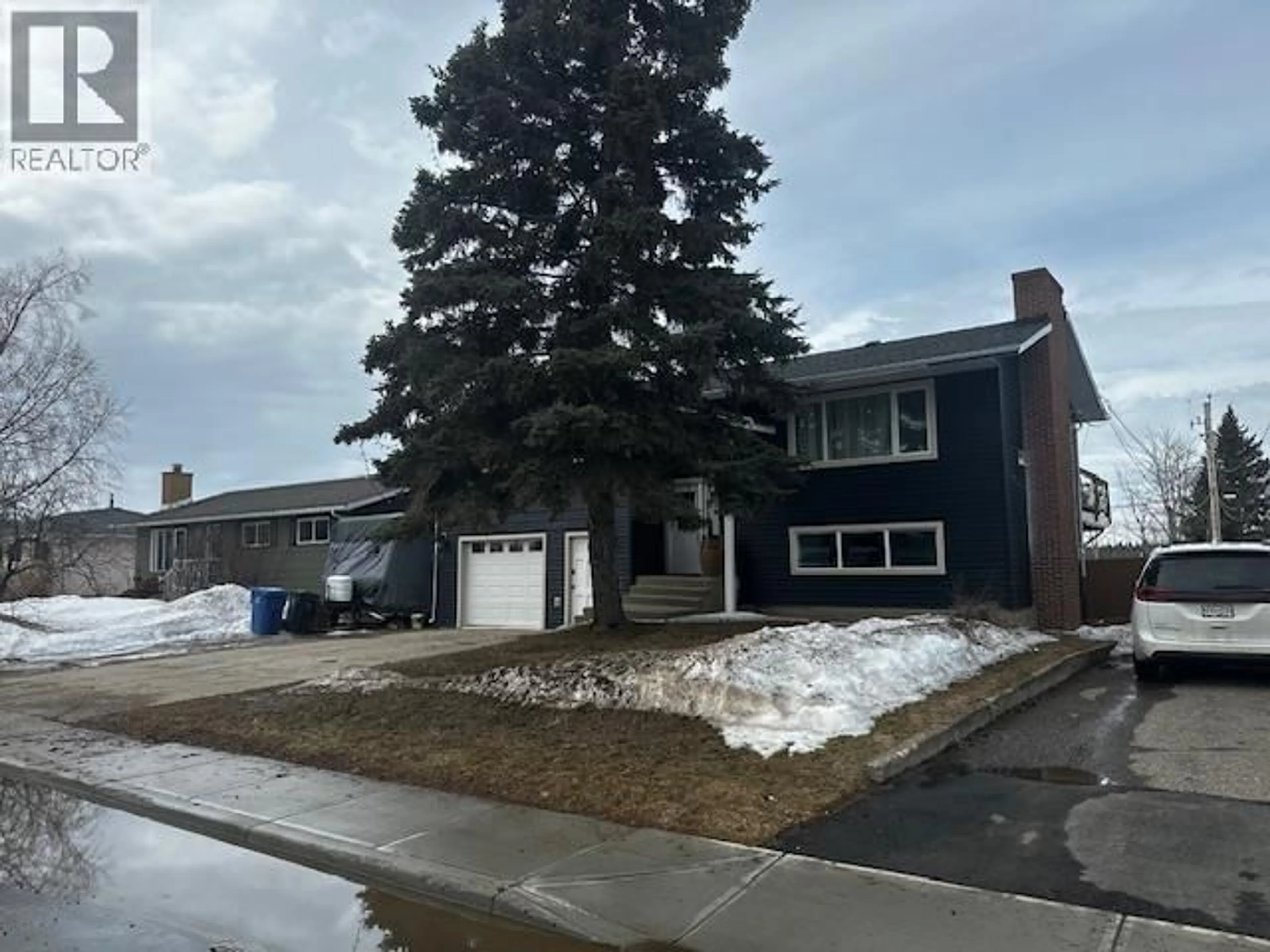 Home with vinyl exterior material, street for 9508 114A AVENUE, Fort St. John British Columbia V1J2X5