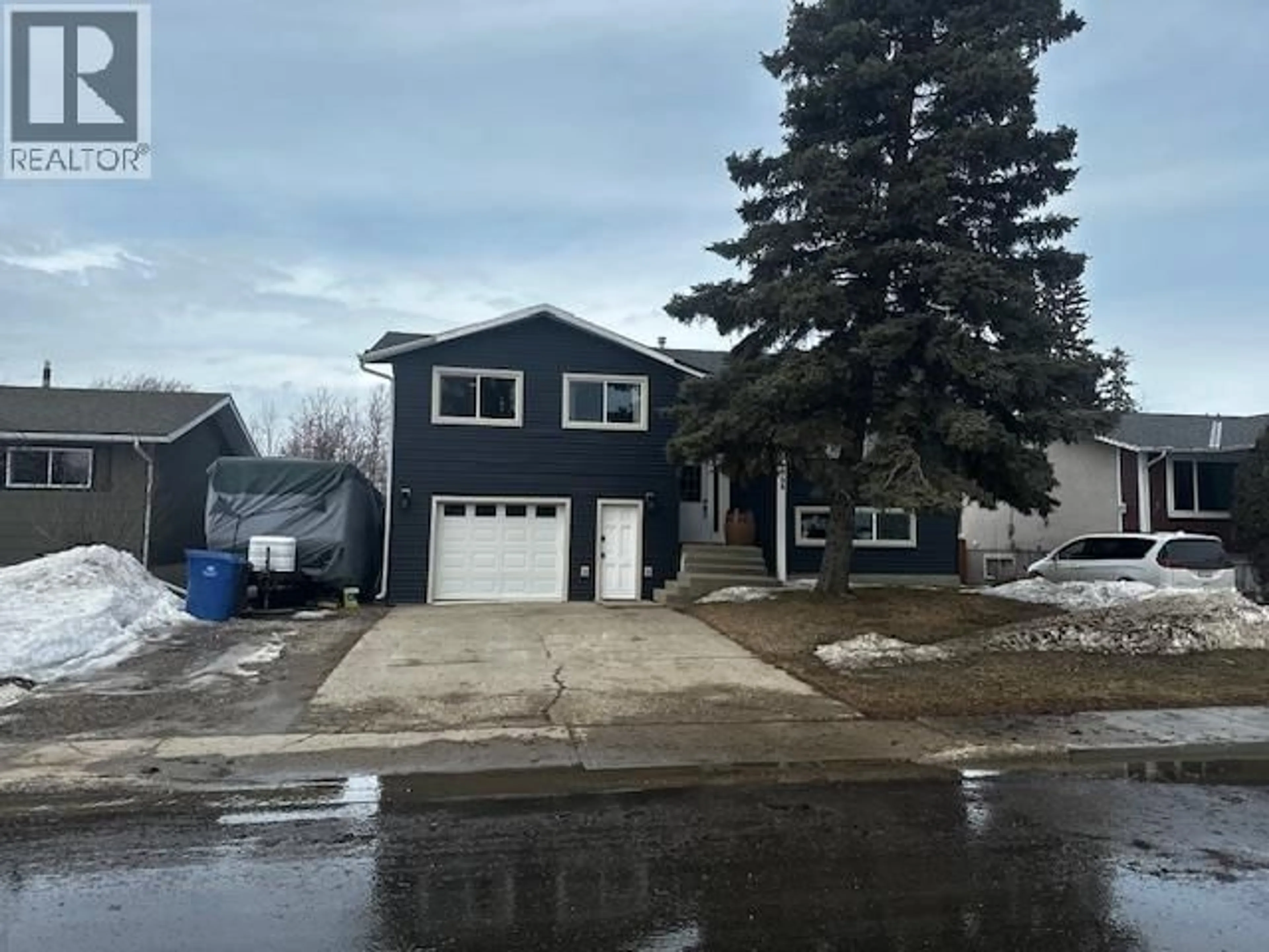 Home with vinyl exterior material, street for 9508 114A AVENUE, Fort St. John British Columbia V1J2X5