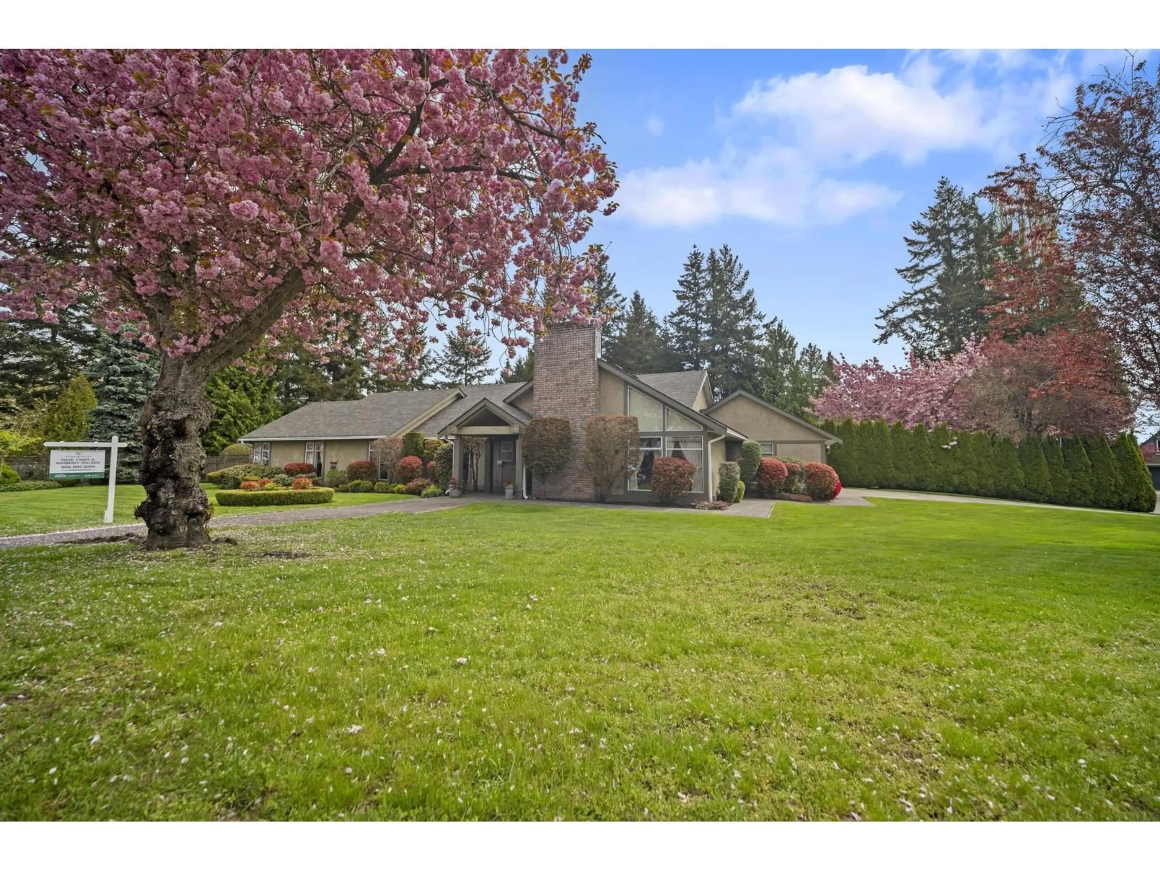 A pic from outside/outdoor area/front of a property/back of a property/a pic from drone, unknown for 1884 139A STREET, Surrey British Columbia V4A8J2