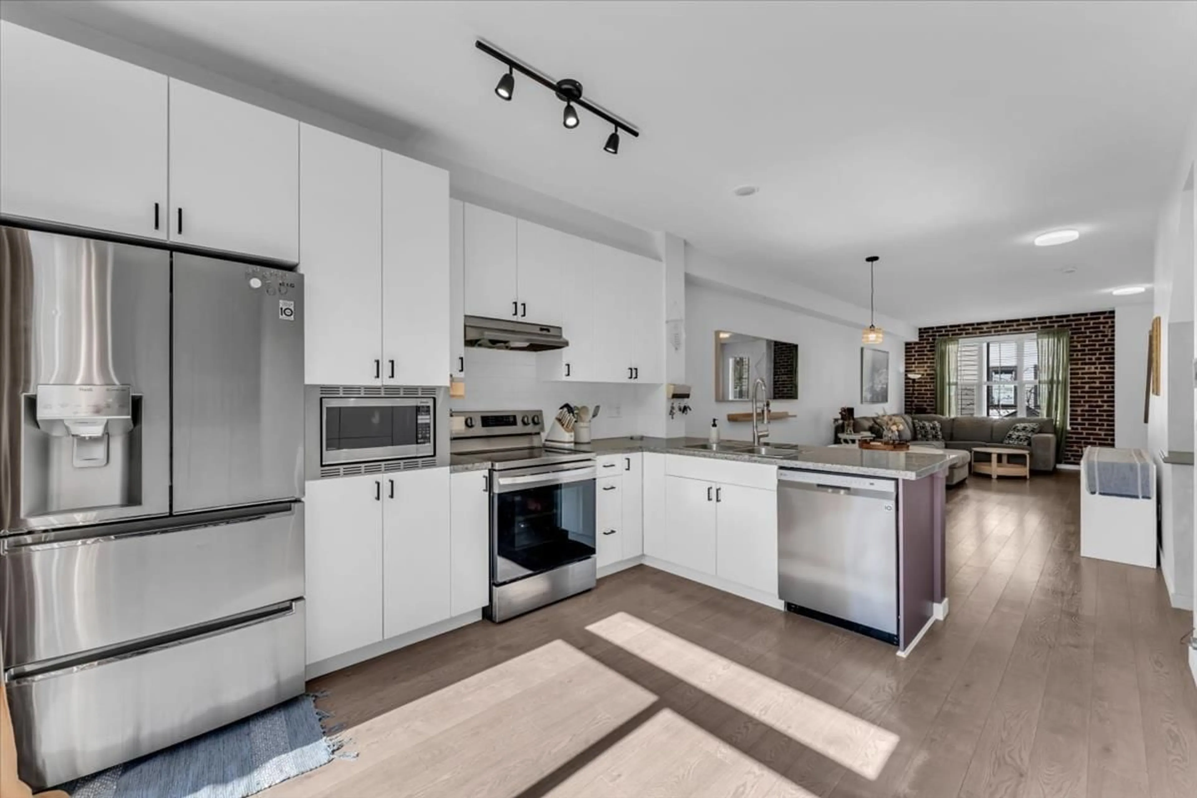 Open concept kitchen, unknown for 61 - 14838 61 AVENUE, Surrey British Columbia V3S2P3