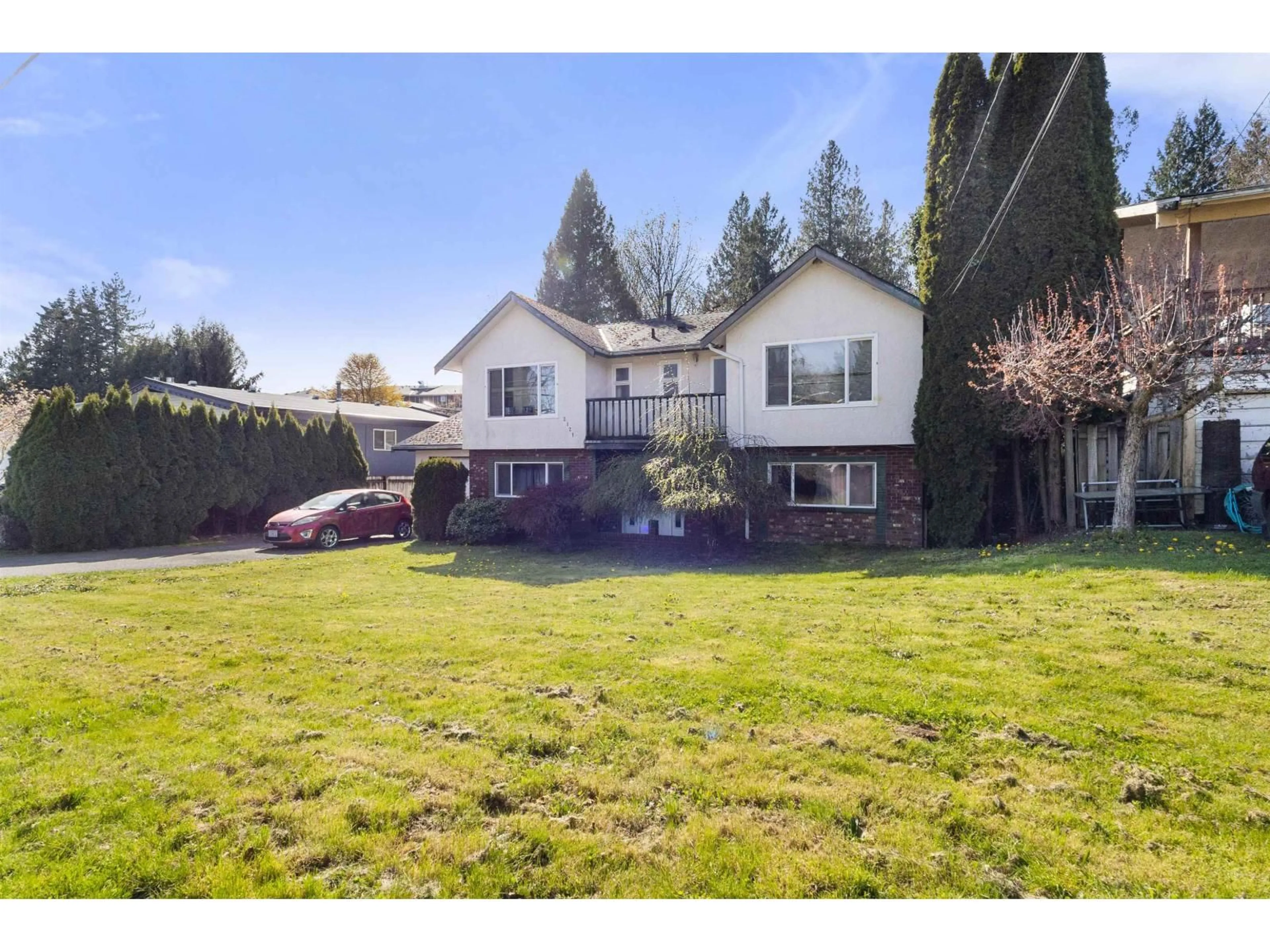 A pic from outside/outdoor area/front of a property/back of a property/a pic from drone, unknown for 2121 GUILFORD DRIVE, Abbotsford British Columbia V2S4Z3