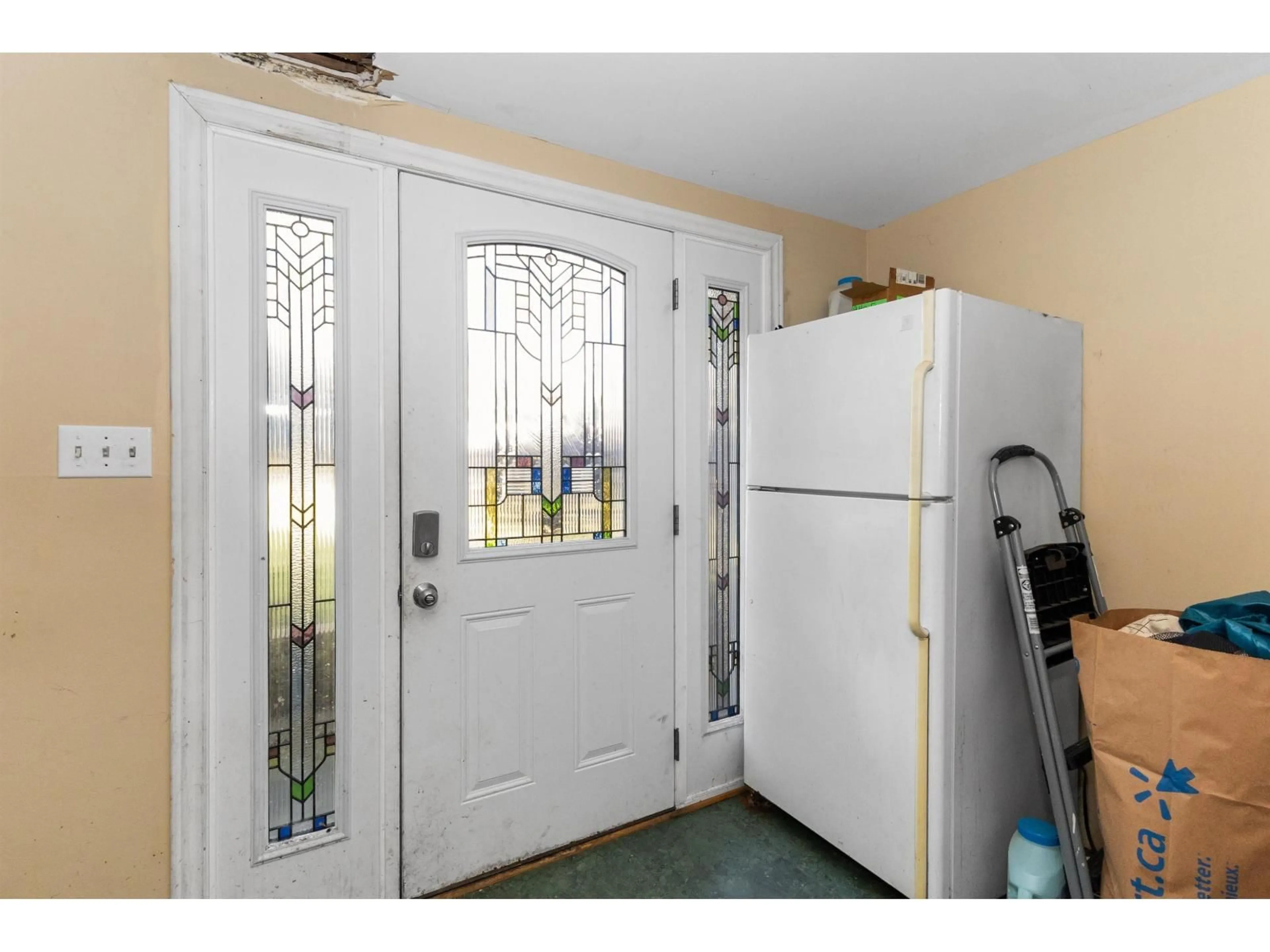 Indoor entryway for 2121 GUILFORD DRIVE, Abbotsford British Columbia V2S4Z3