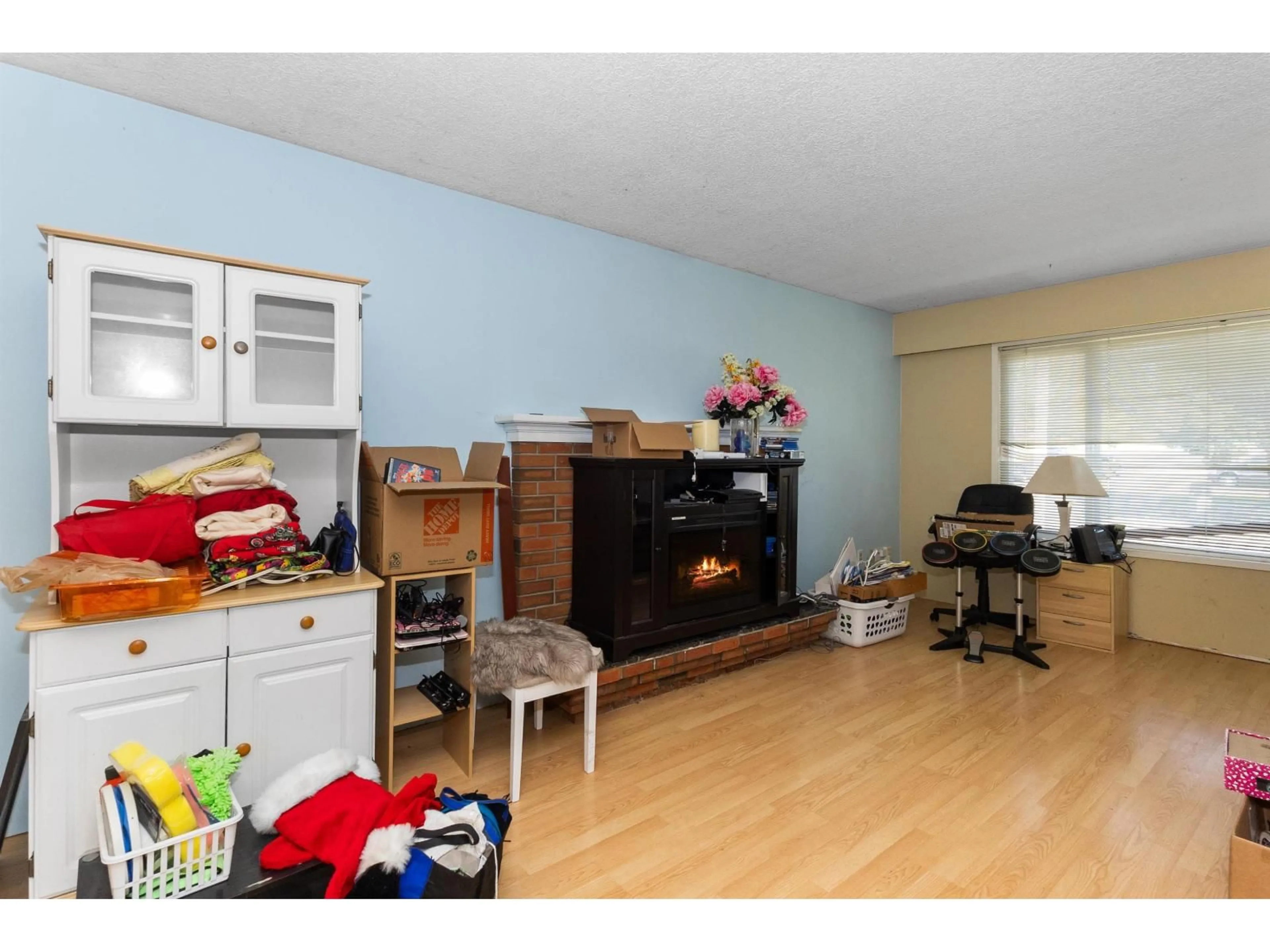 A pic of a room for 2121 GUILFORD DRIVE, Abbotsford British Columbia V2S4Z3